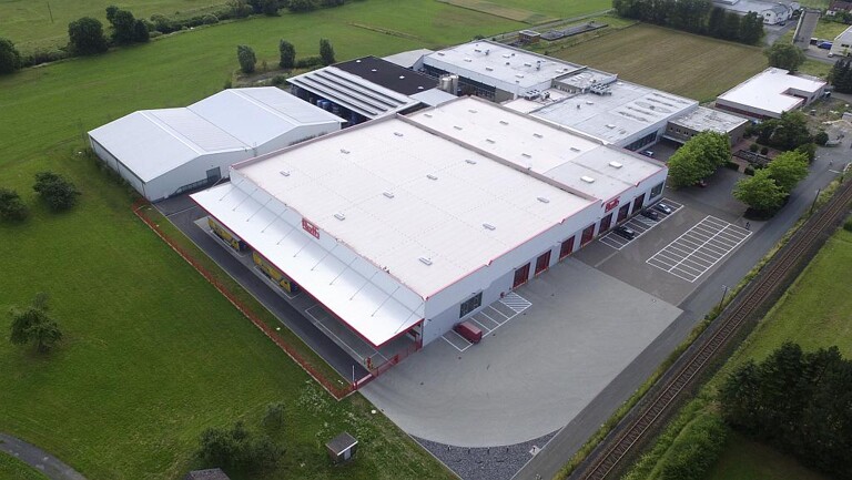 Luftaufnahme des neuen Logistikzentrums. (Foto: Roth Werke)