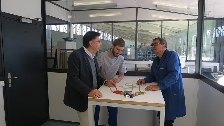 v.l.: Peter Schneider (Leiter Produktion), Dominik Gartler (Bereich Unterhalt) und José Fernandez (Anwendungstechniker/Vertrieb Trockeneissysteme). (Foto: Asco)