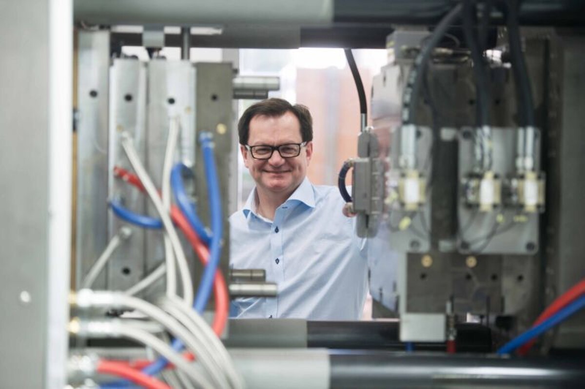 Karl-Herbert Ebert, Technischer Leiter bei Scholz, ist mit der erstklassigen Druckluftversorgung sehr zufrieden (Foto: Kaeser). 