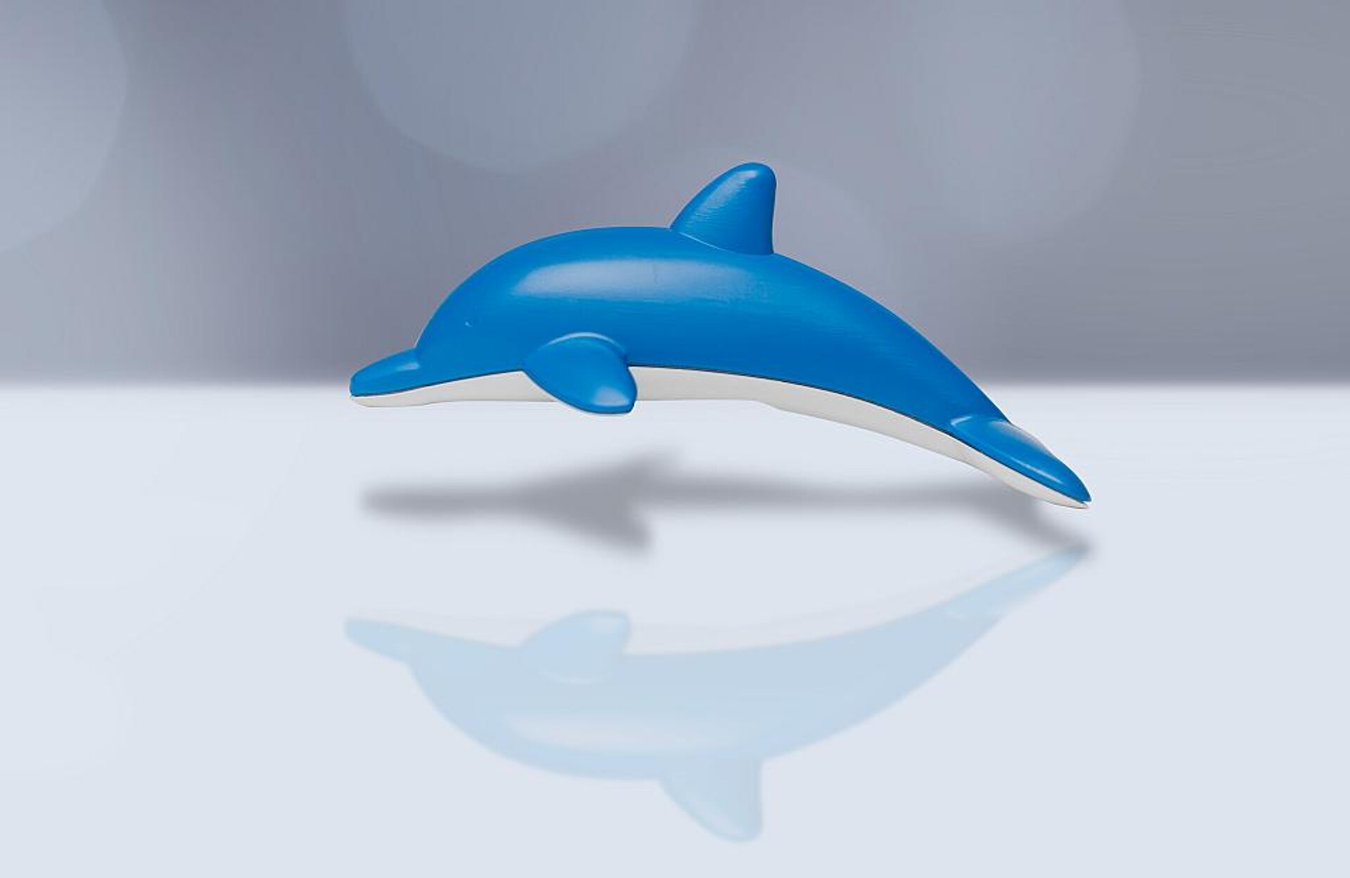 Im Mittelpunkt des Projektes stand der ultraschallverschweißte Delfin, der als Give-away vorgesehen war. (Foto: Barlog Plastics)