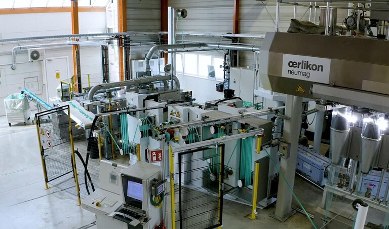 Im Technikum von IFG Asota laufen Versuche mit häufig wechselnden, auch biobasierten Faser-Rezepturen. (Foto: IFG Asota)