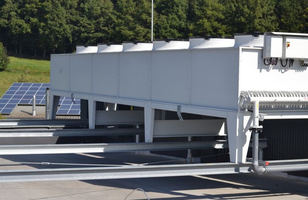 Für die Sorcole GmbH wurde eine individuelle Rückkühlanlage mit einer Kühlleistung von 166 kW und Kaltwassertemperaturen von 15 °C Werkzeugkreis, 17 °C Kühldecke und 30 °C Hydraulik konzipiert (Foto: gwk). 
