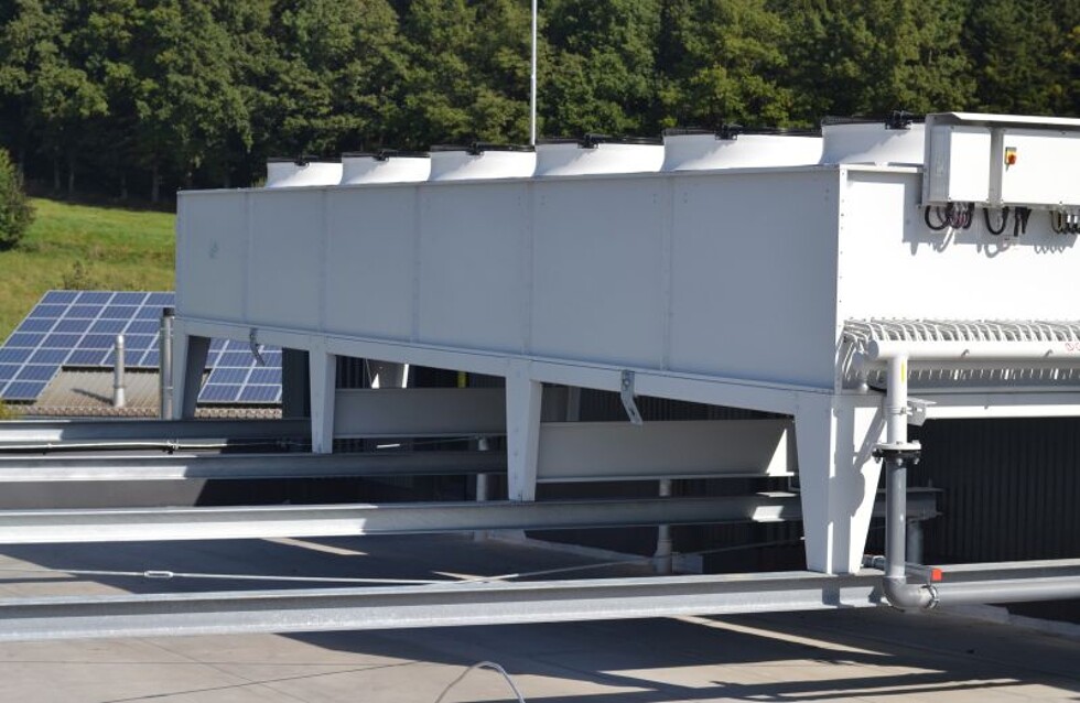 Für die Sorcole GmbH wurde eine individuelle Rückkühlanlage mit einer Kühlleistung von 166 kW und Kaltwassertemperaturen von 15 °C Werkzeugkreis, 17 °C Kühldecke und 30 °C Hydraulik konzipiert (Foto: gwk).