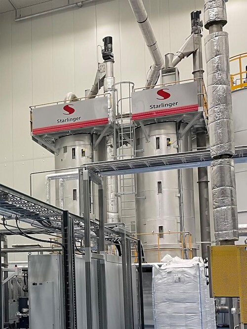Die Vakuumbehandlung in den viscoStar-SSP-Reaktoren für die IV-Erhöhung und Dekontaminierung macht das recycelte PET tauglich für Verpackungen mit Lebensmittelkontakt. (Foto: CPA)