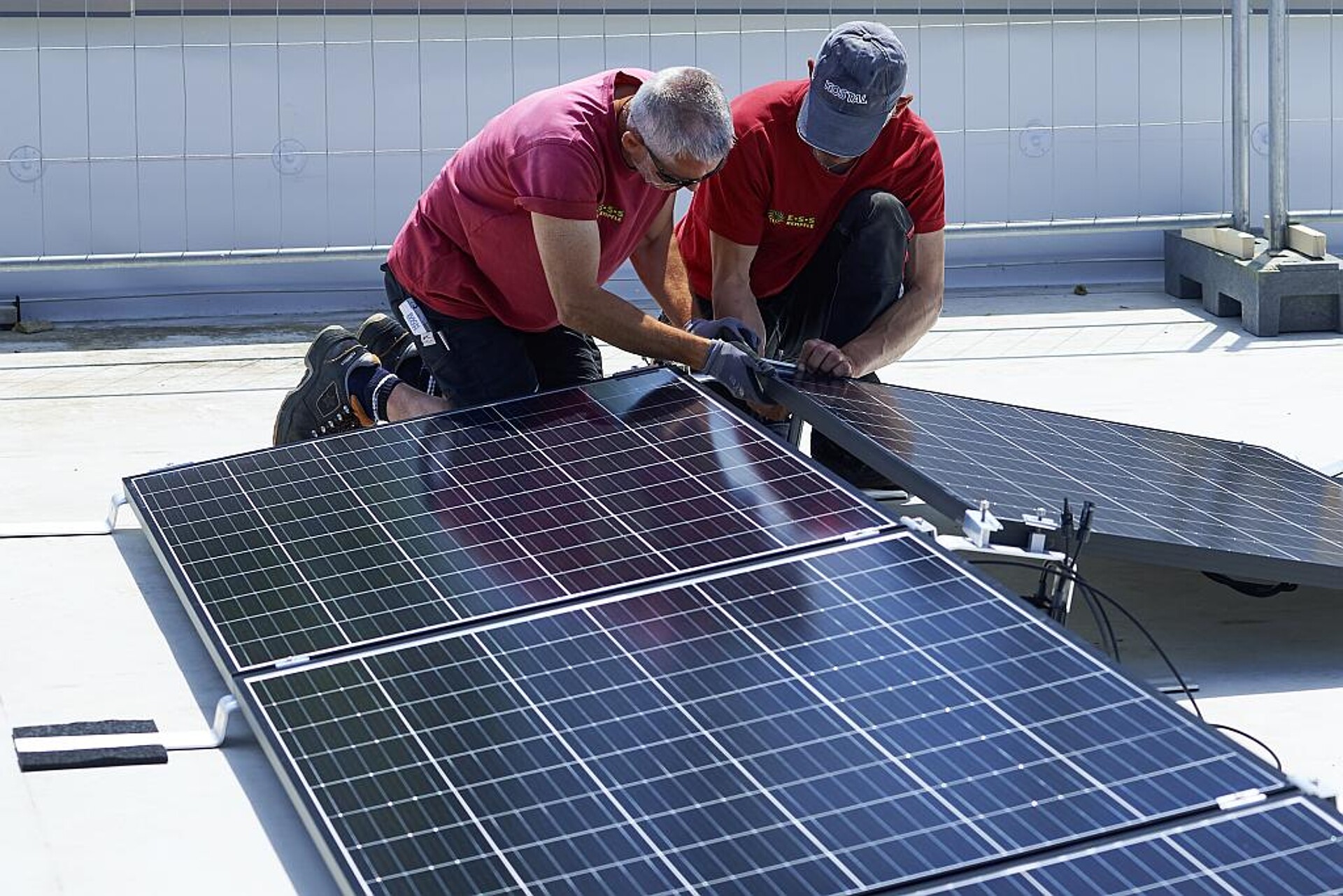 Die Spezialisten von ESS Kempfle haben die Solarerzeugung installiert. (Foto: Autenrieth)
