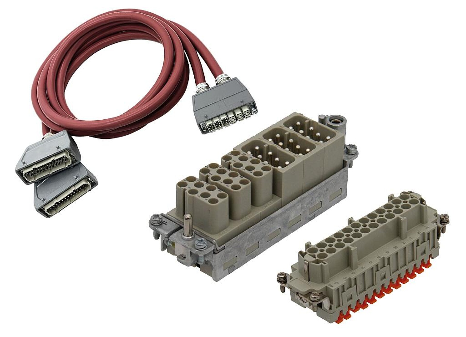 Neue Kabel- und Steckervarianten sollen industrielle Anwendungen effizienter und platzsparender machen. (Foto: Hasco)