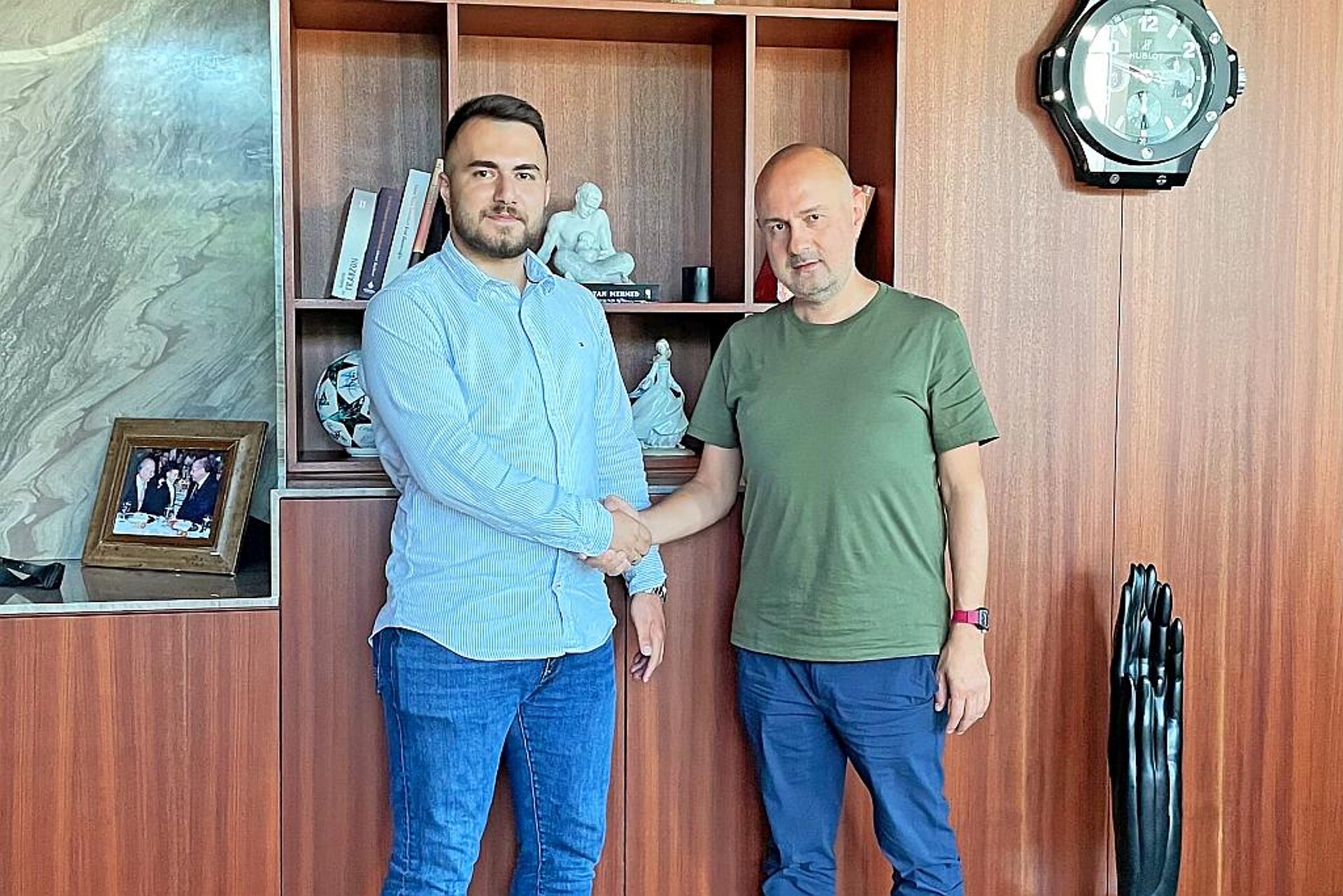 Ömer Ayvacı (r.), Vorstandsvorsitzender der Doğa-Gruppe, und Mustafa Ergin, der Herbold und Coperion in der Region vertritt. (Foto: Herbold Meckesheim)