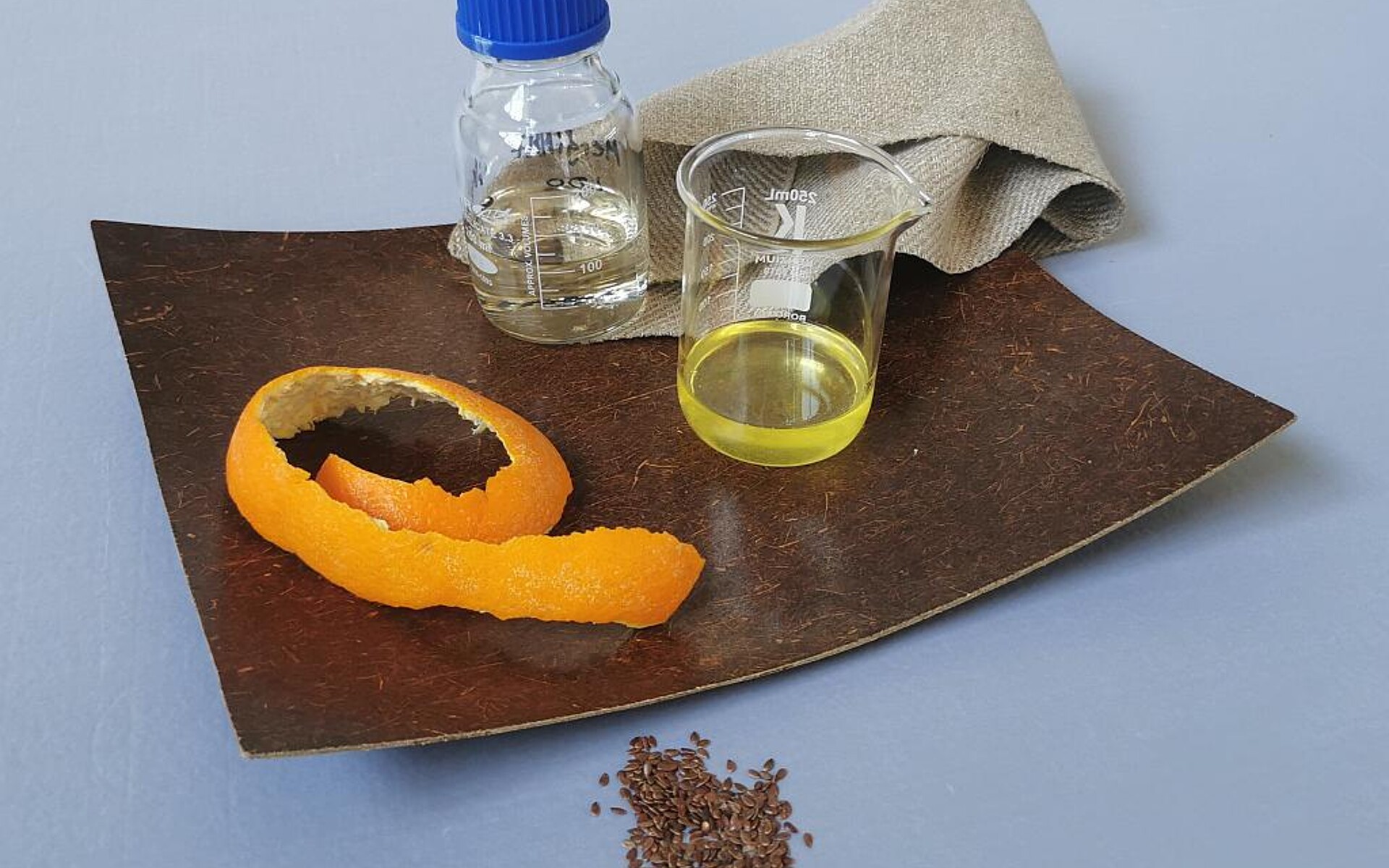 Naturfaserverstärktes Epoxidharz auf Basis von Leinöl- und Limonen-Epoxid. (Foto: SKZ)