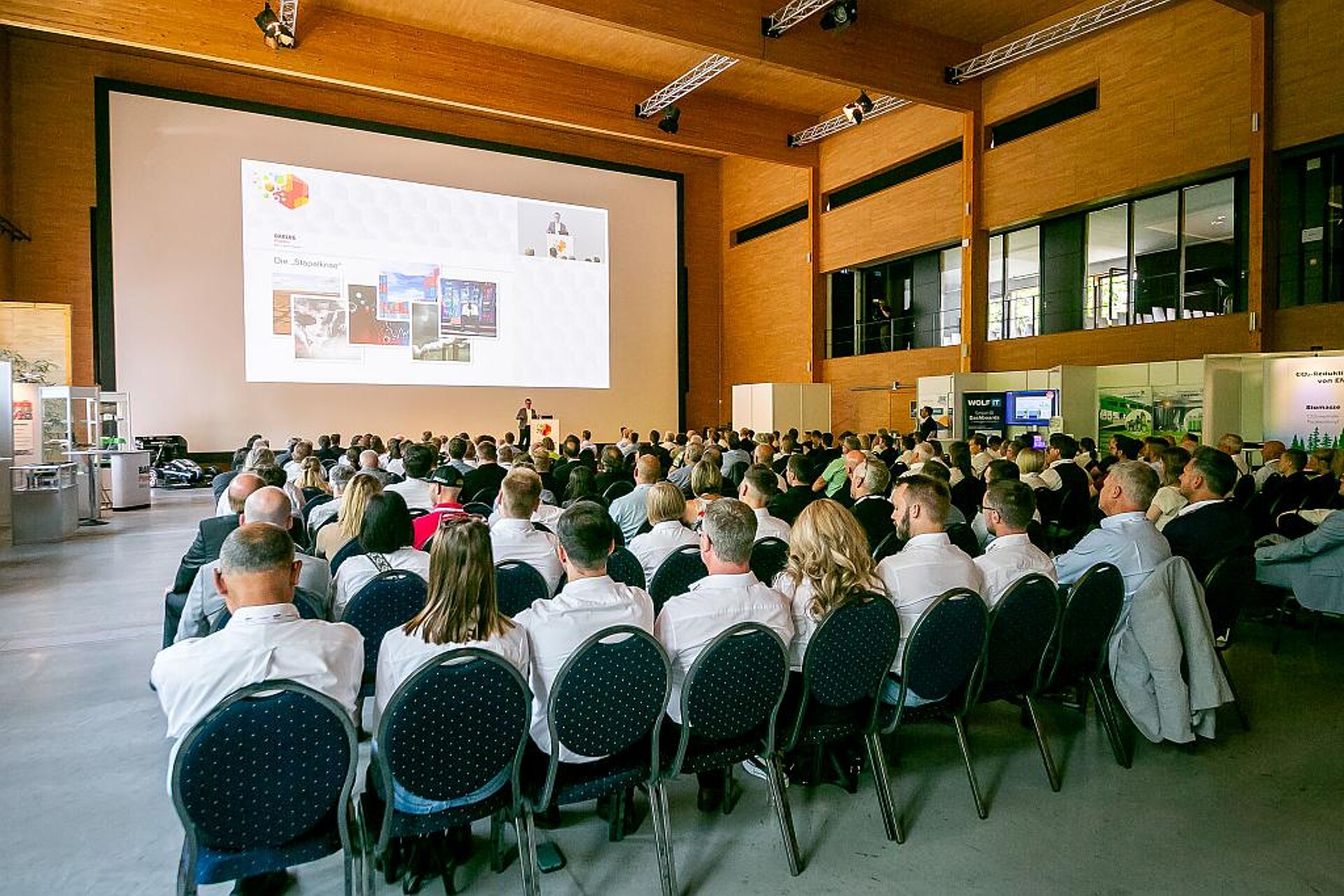 Die EKTT bieten u. a. 27 Fachvorträge rund um nachhaltige Entwicklung und Produktion im digitalen Zeitalter. (Foto: Barlog Plastics)