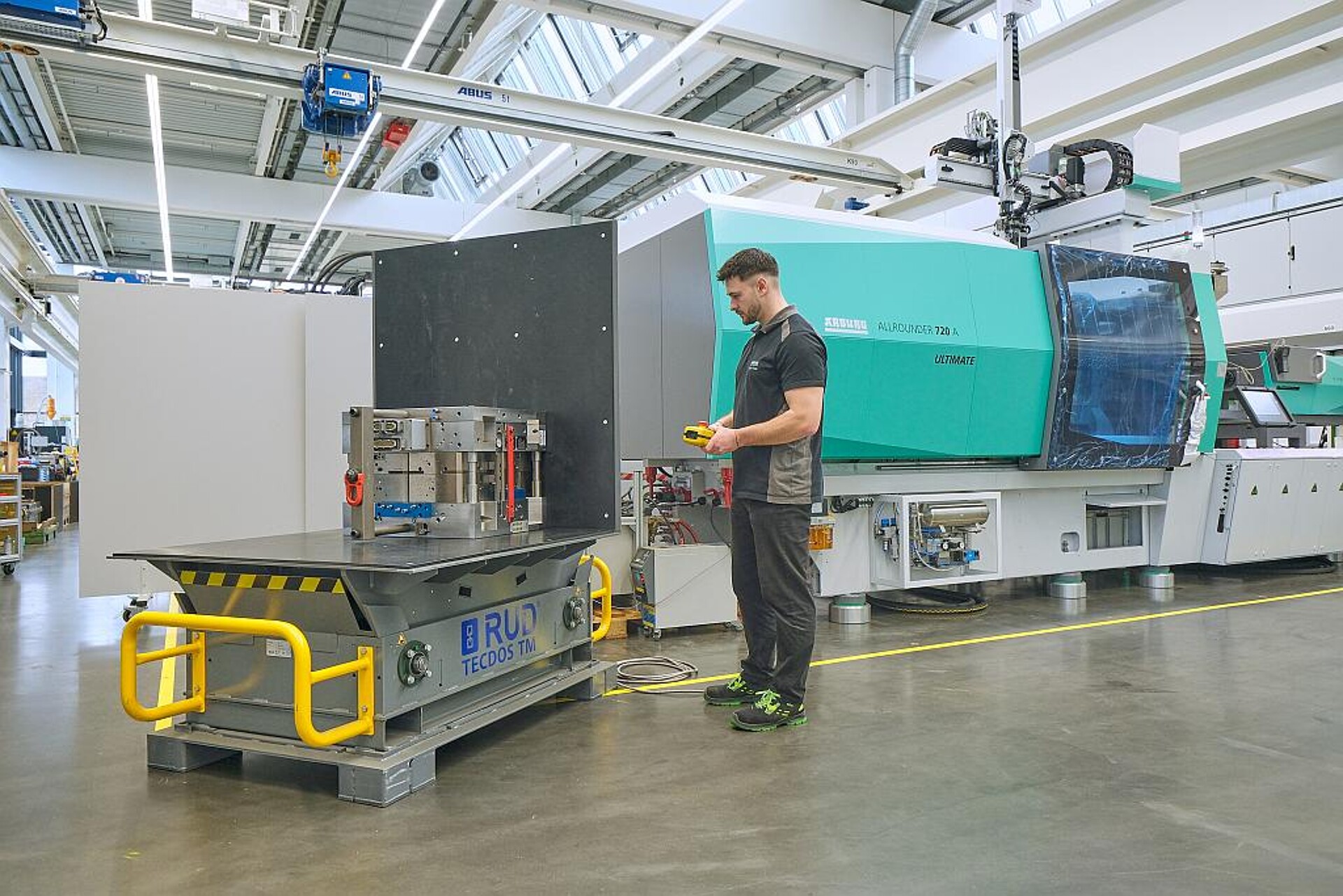 Arburg setzt den RUD Tecdos TM in seinem Kundencenter am Hauptsitz in Loßburg für Werkzeugtests und Turnkey-Projekte ein. (Foto: Ingo Jensen/RUD)