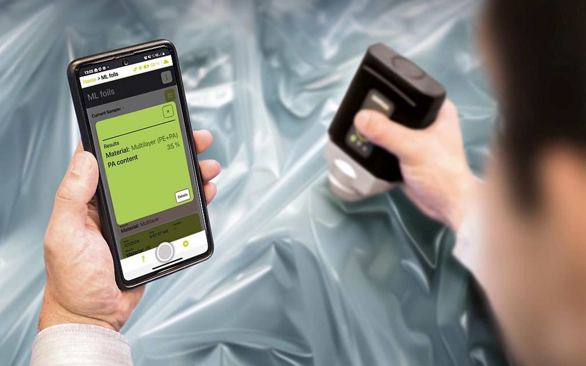 Vor-Ort-Identifizierung von Multi-Material-Folien mit der mobilen NIR-Spektroskopie-Technik. (Foto: Trinamix)