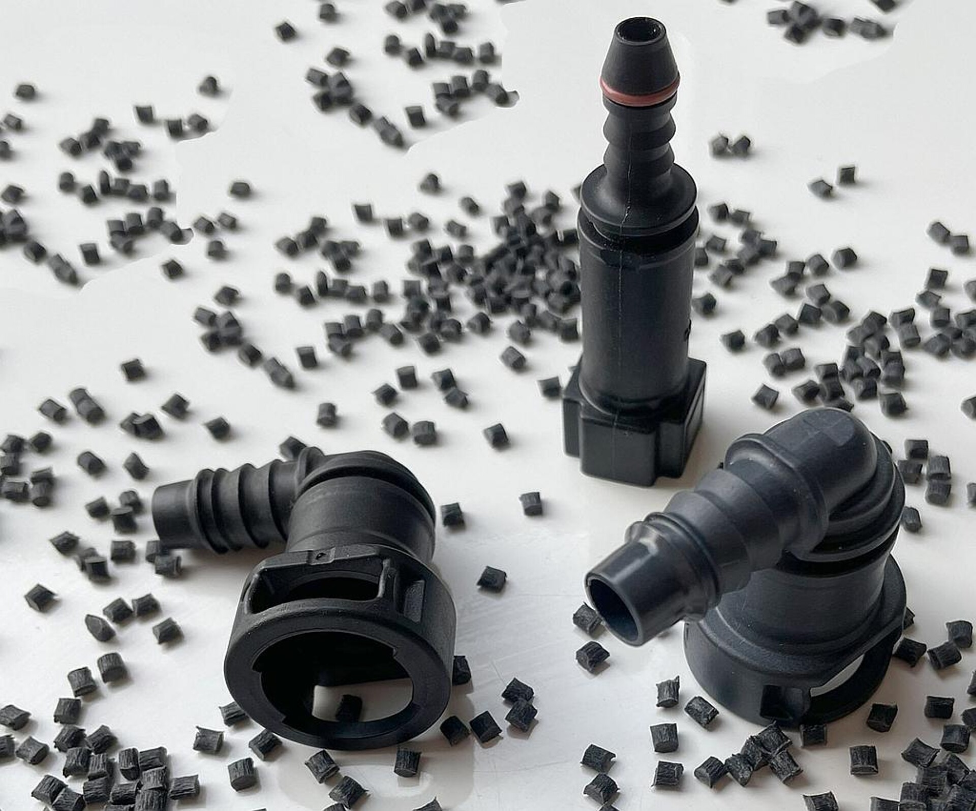 Ultrapolymers liefert jetzt ein erweitertes Portfolio an Polyamiden für den Einsatz im Kühlkreislauf, unter anderem für die Herstellung von Schnellkupplungen. (Foto: Ultrapolymers)
