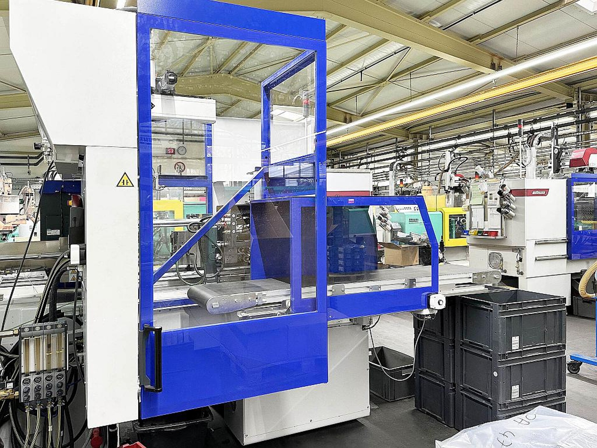 Als integrierte Gesamtlösung benötigen die Produktionszellen wenig Stellfläche. (Foto: Wittmann)