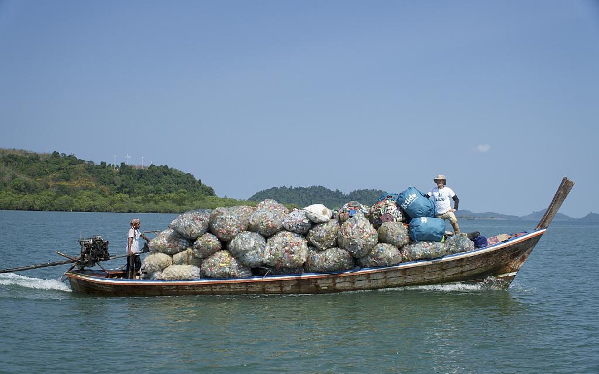 Die Rezyklate der Marke #tide ocean material haben ihren Ursprung in Kunststoffabfällen aus Küstengebieten. (Foto: Tide)