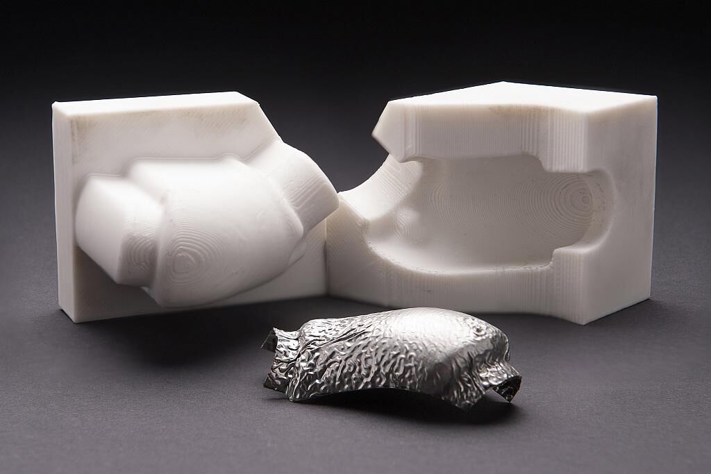 Tiefziehform aus PLA-HT beansprucht mit über 100 kN Presskraft. (Foto: Multec/Reichenbacher Hamuel)