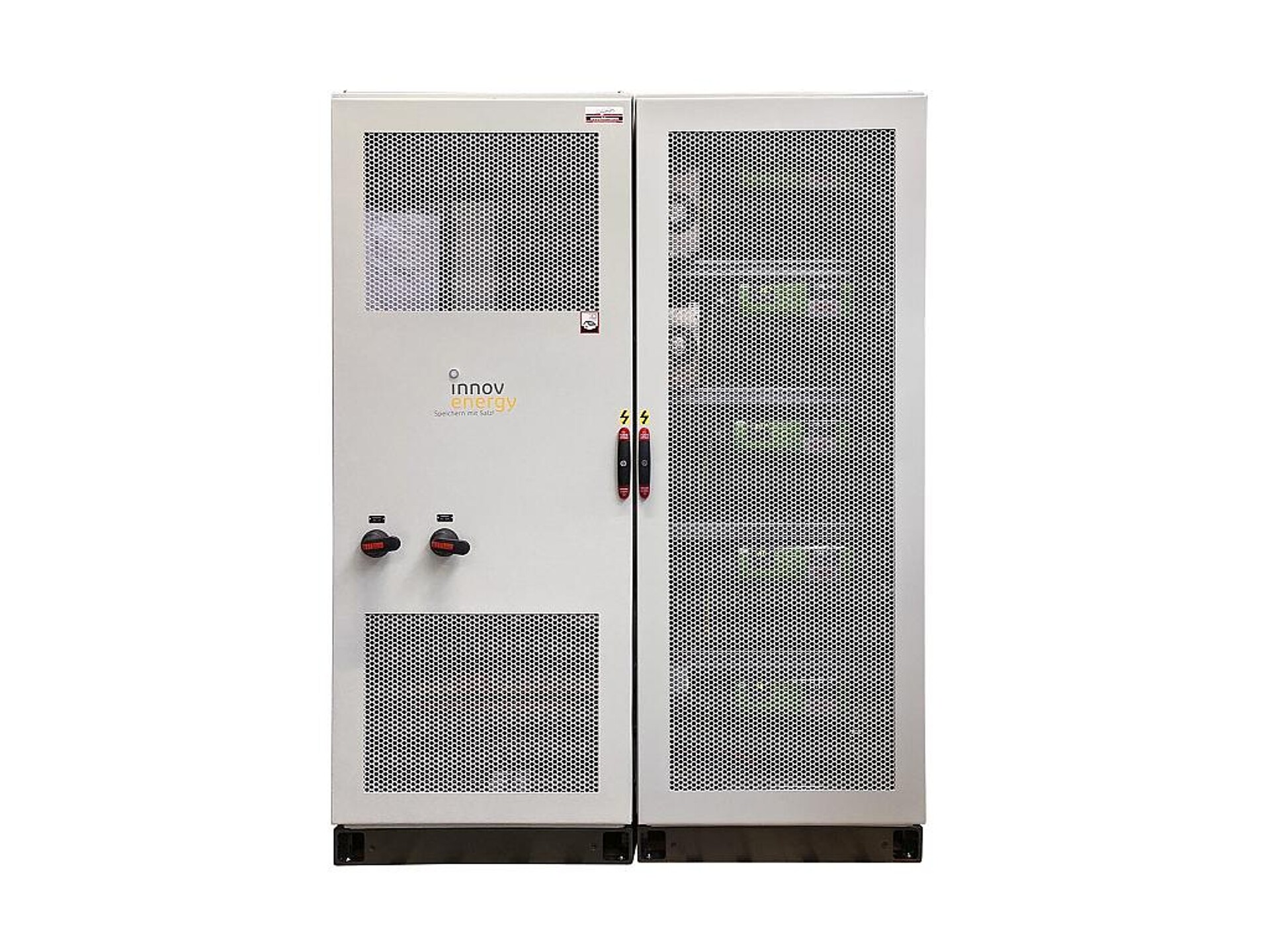 Von Innovenergy stammt die ökologische Salzbatterie auf Sodium-Nickel-Basis, die mit einer Speicherkapazität von 45 kWh den Maschinenbetrieb über den gesamten Messetag unterbrechungsfrei gewährleistet. (Foto: Wittmann Battenfeld)
