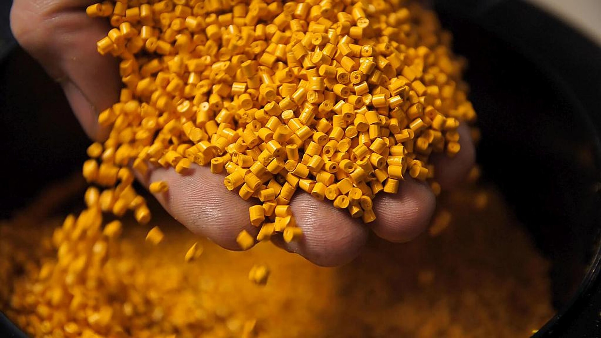 Gelb ist eine der drei Zeca Farben. Durch den Geschäftsbereich Lohnspritzgießen ergibt sich insgesamt eine enorme Farbvielfalt. (Foto: Zeca)