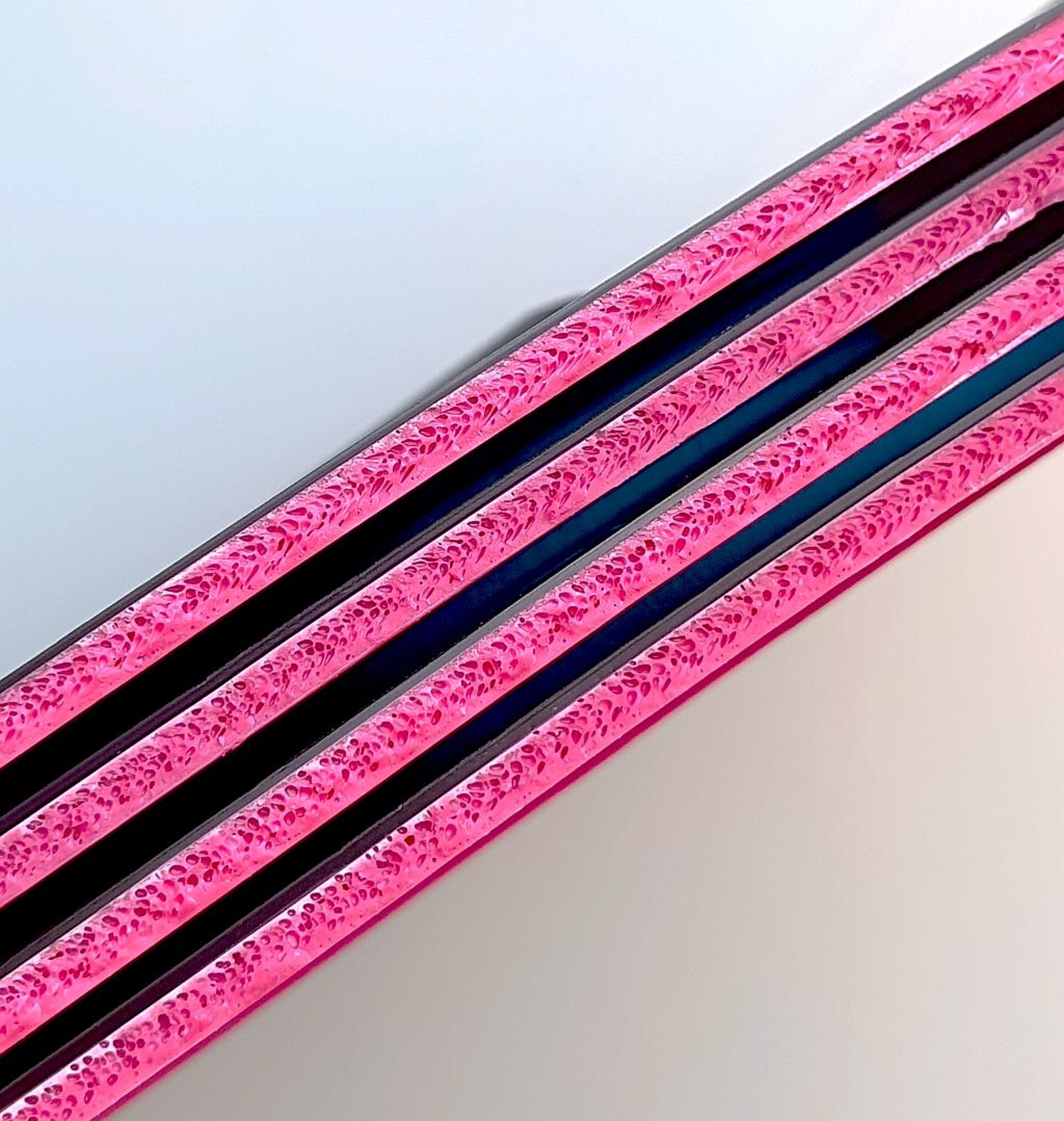 Das neue Spritzschäumverfahren PolyFoamX von Deckerform ist als OpenSource ohne Schutzrechte frei nutzbar. Es kombiniert Dünnwandtechnik mit geschäumtem Rezyklat. (Foto: Deckerform)