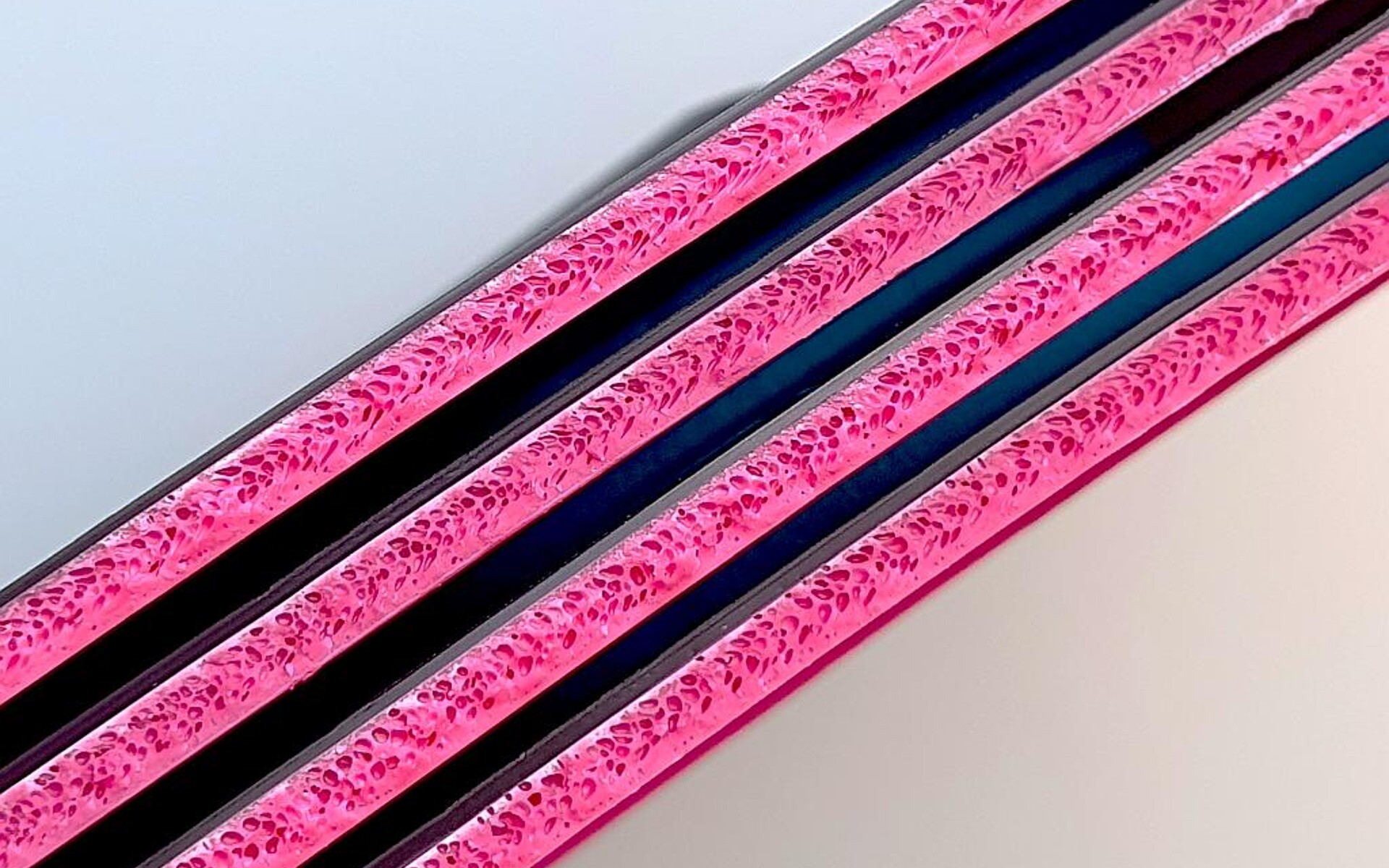 Das neue Spritzschäumverfahren PolyFoamX von Deckerform ist als OpenSource ohne Schutzrechte frei nutzbar. Es kombiniert Dünnwandtechnik mit geschäumtem Rezyklat. (Foto: Deckerform)