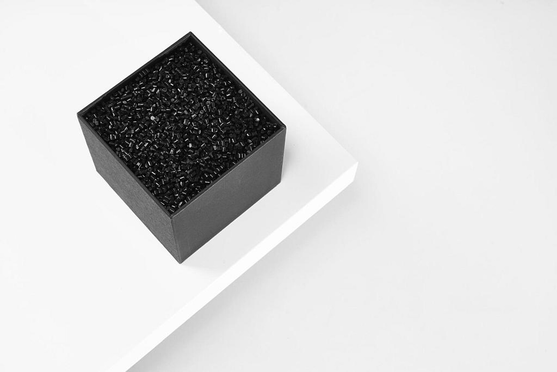 Mit der Entron eco-Reihe steht eine nachhaltige Produktlinie aus recyceltem Polyamid 6 (PA6) und Polyamid 6.6 (PA6.6) zur Verfügung. (Foto: Enneatech)