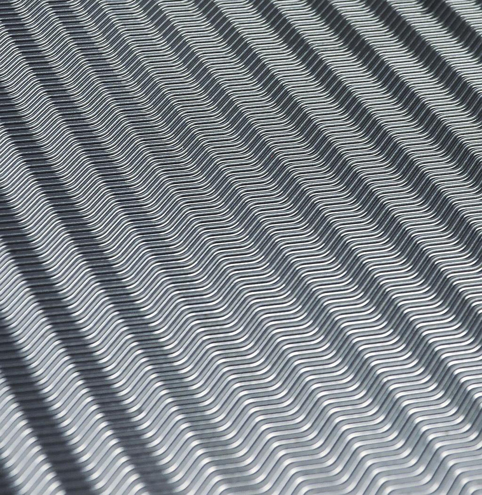 Ausschnitt aus der filigran strukturierten Oberfläche einer Bipolar-Platte. (Foto: Leonhardt)