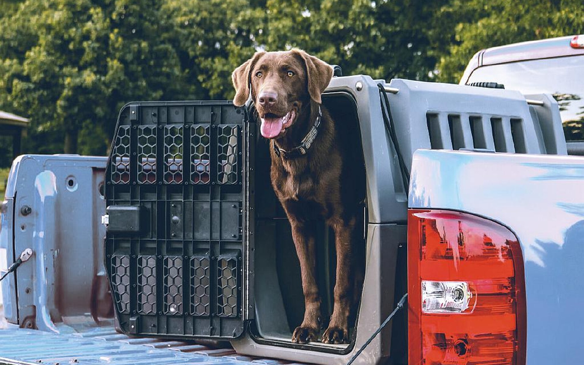 Bei der Herstellung großformatiger Kunststoffteile können mit chemischen Treibmitteln zahlreiche positive Effekte erreicht werden. (Foto: Unsplash)