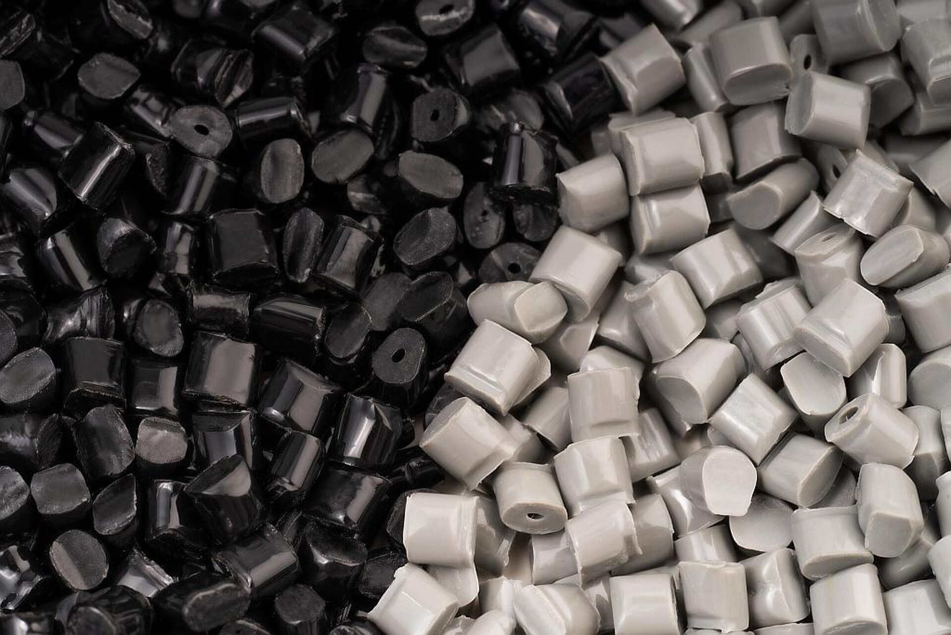 Die R-Polycarbonate sind mit Rezyklatanteilen von 30 bis 90 % verfügbar. (Foto: Albis)