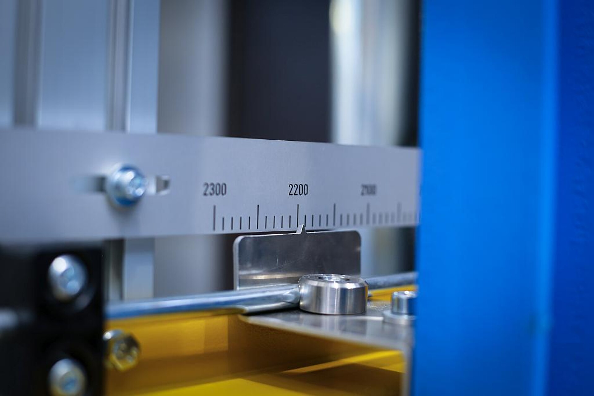 Die schnelle Verstellmöglichkeit verringert die Rüstzeit und ermöglicht die präzise Einstellung der Schäumbreite zwischen 1.550 und 2.300 mm. (Foto: Hennecke)