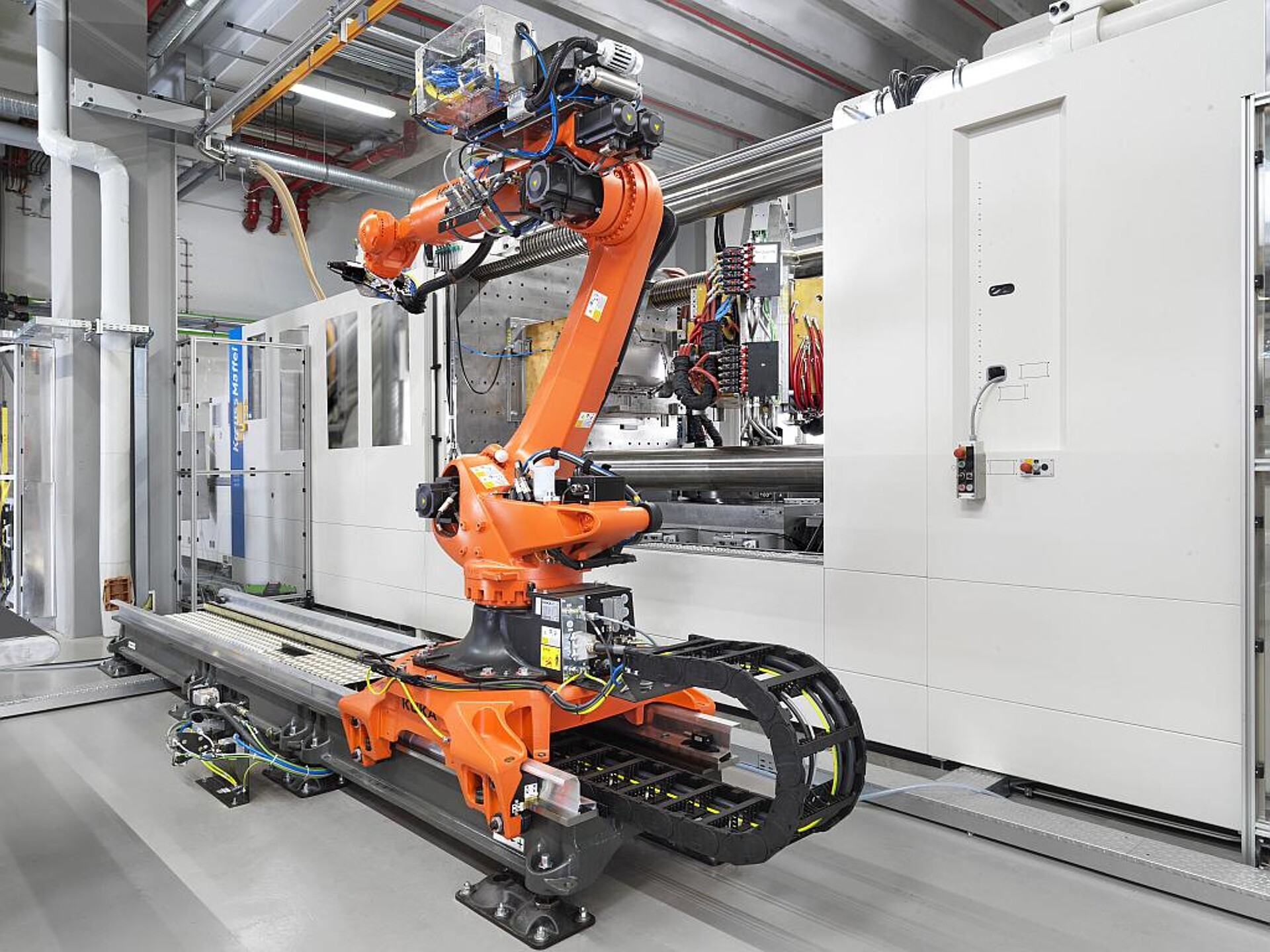 Ein automatisierter Prozess erlaubt den Ablauf mit und ohne PUR-Fluten. (Foto: KraussMaffei)