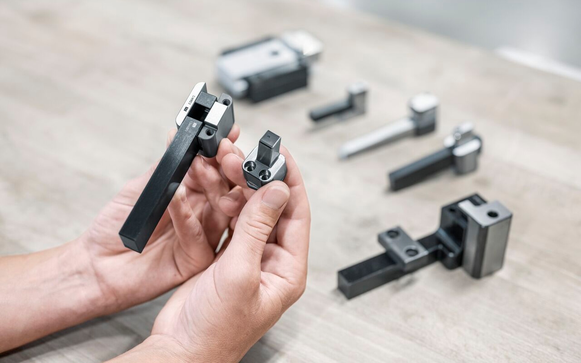 Meusburger bietet ein umfangreiches Sortiment an Schiebereinheiten für den Formenbau. (Foto: Meusburger)