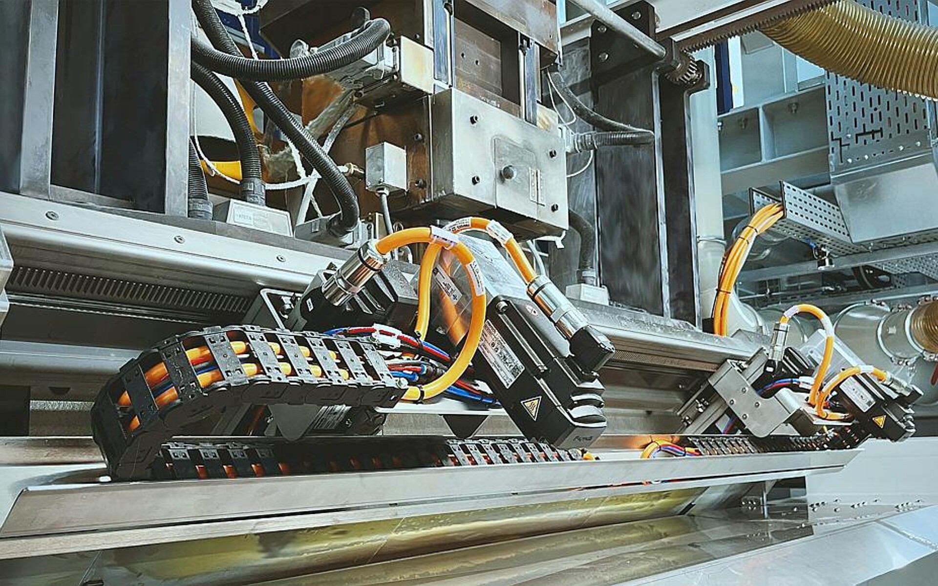 Die 150. PAM-Automatisierung wurde an einen Kunden in Deutschland für eine PET-Tiefziehfolien-Anlage ausgeliefert. (Foto: Reifenhäuser)
