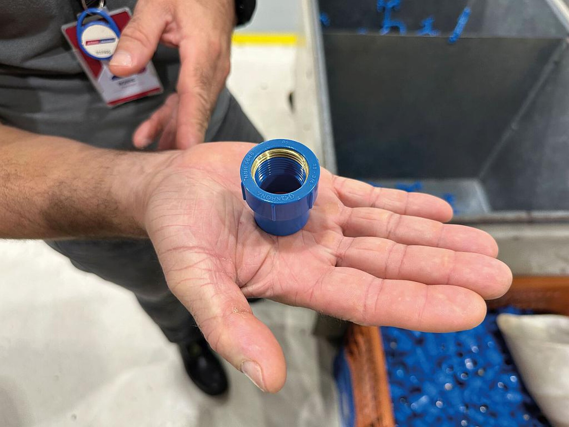 Im Bereich Armaturen werden vielfach Metalleinleger umspritzt. (Foto: Wittmann)