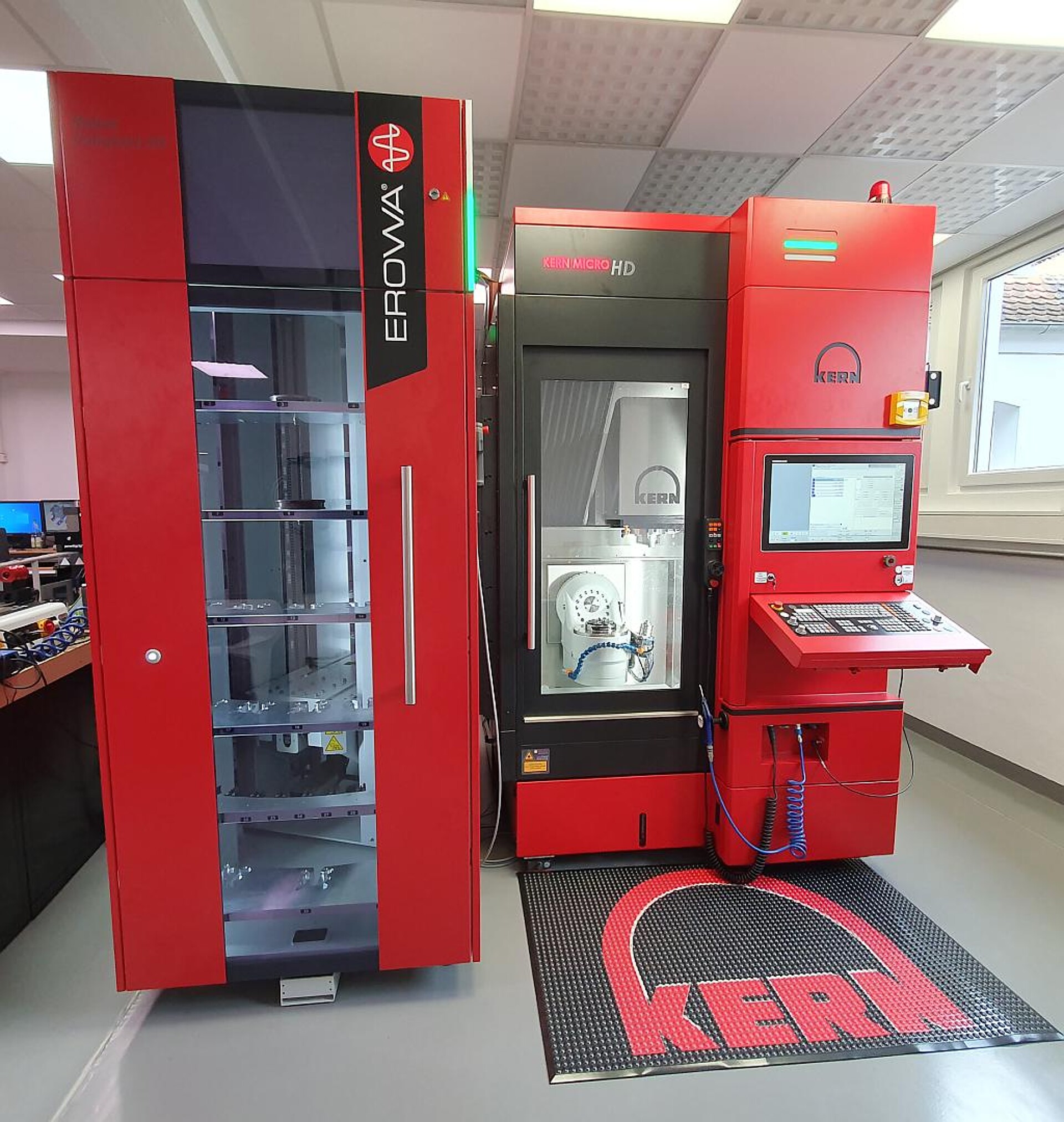 Die neue Micro HD mit Automatisierung im Formenbau von Toolcraft. (Foto: Toolcraft)
