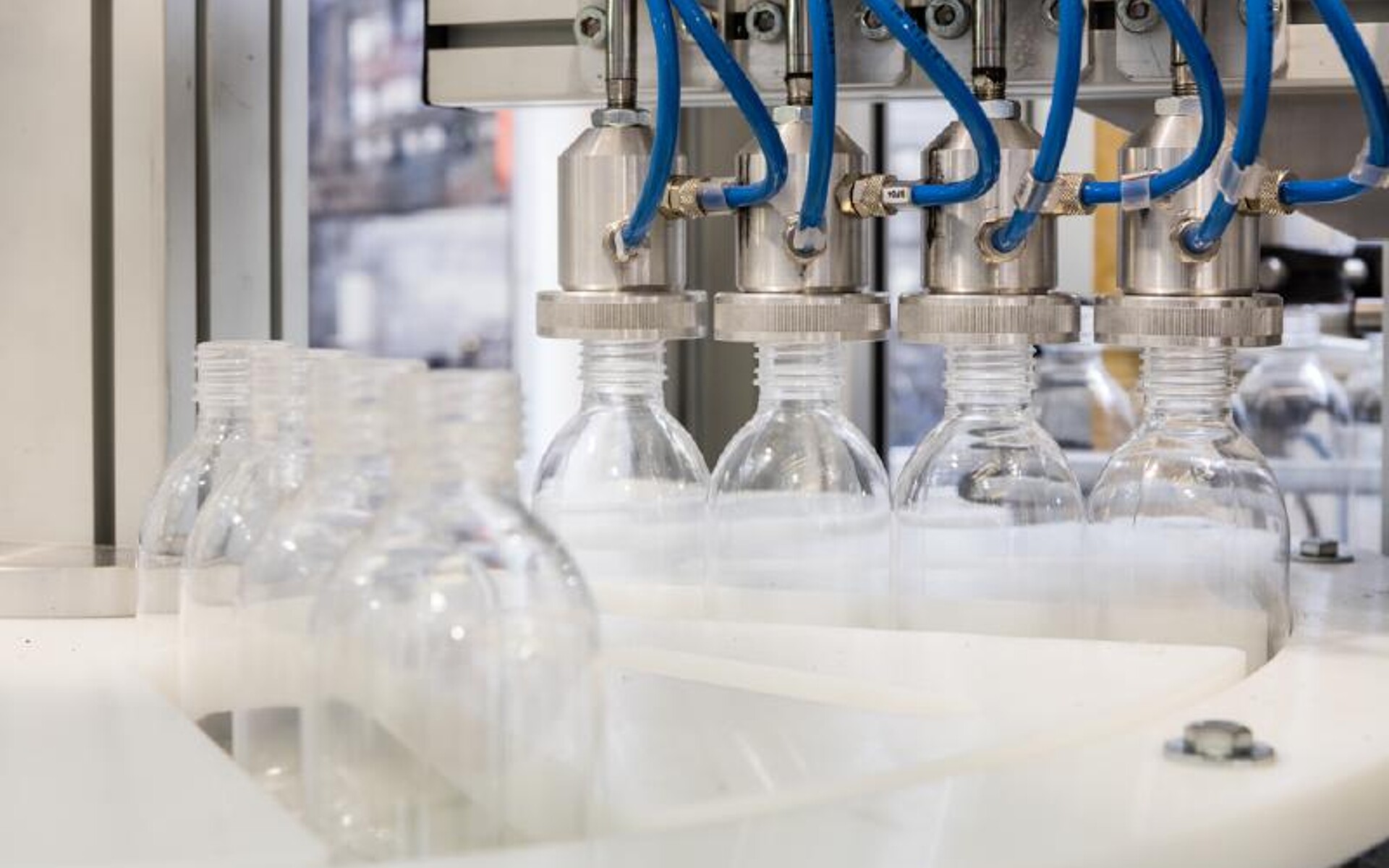 UPM, Selenis und Bormioli Pharma stellen die weltweit erste pharmazeutische Flasche vor, die teilweise aus holzbasierten Kunststoffen hergestellt wird. (Foto: Bormioli Pharma)