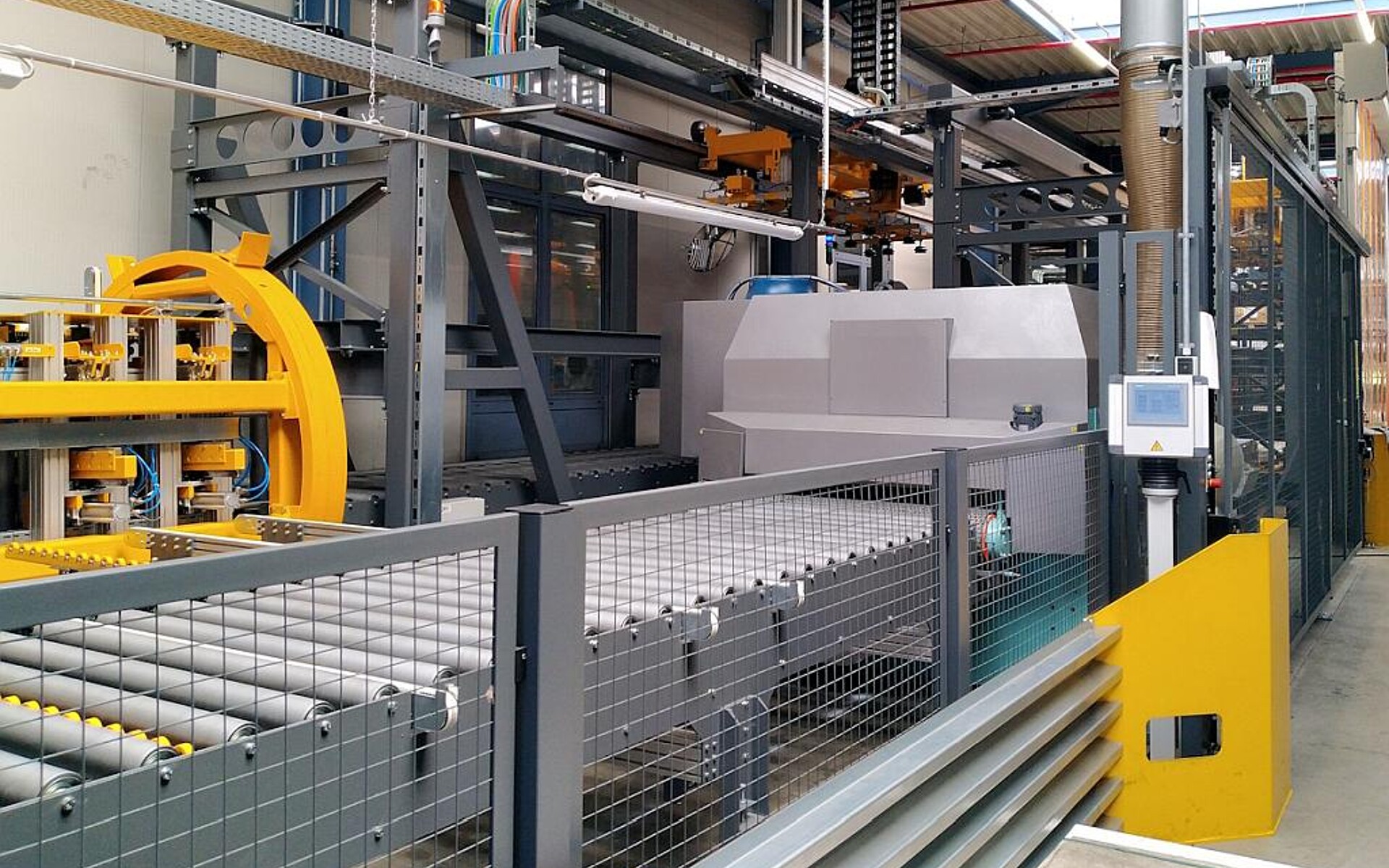 Der automatische Umlauf für die Kunststoffplatten-Hobelmaschine bringt einige Vorteile mit. (Foto: Systraplan)