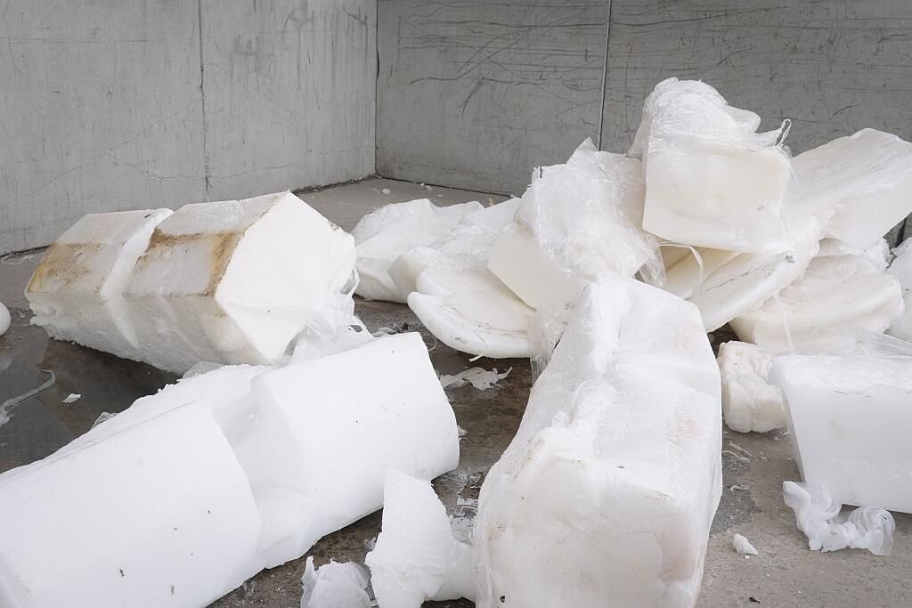 Die PE-Brocken sind bis zu 300 kg schwer. (Foto: Weima)