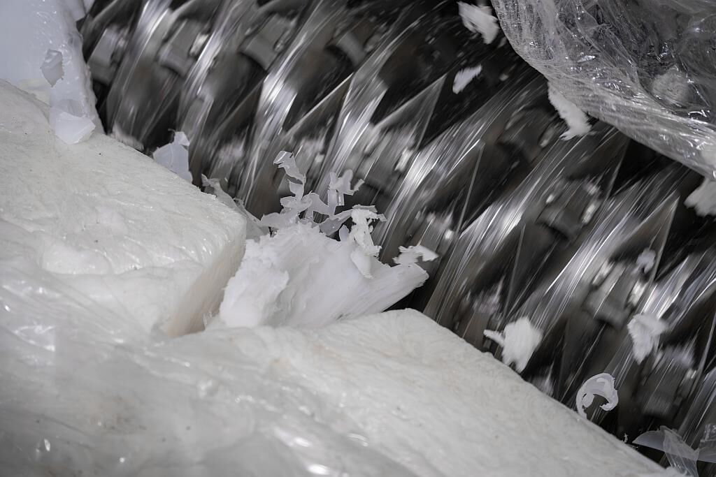 Mit seiner Power verarbeitet der S7.20 die harten Brocken zu 60-mm-Flakes. (Foto: Weima)