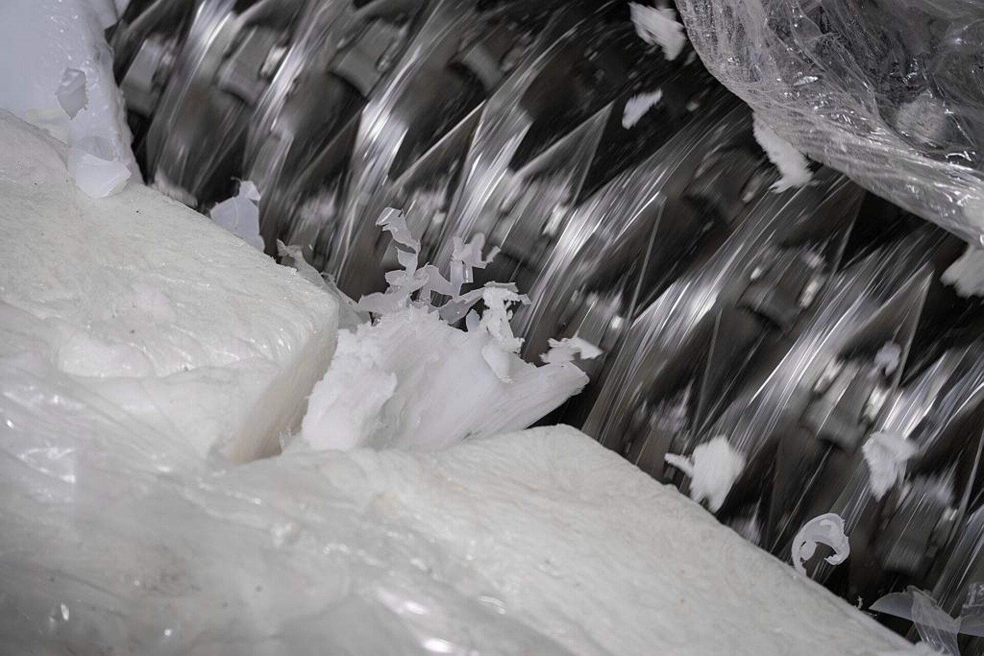 Mit seiner Power verarbeitet der S7.20 die harten Brocken zu 60-mm-Flakes. (Foto: Weima)
