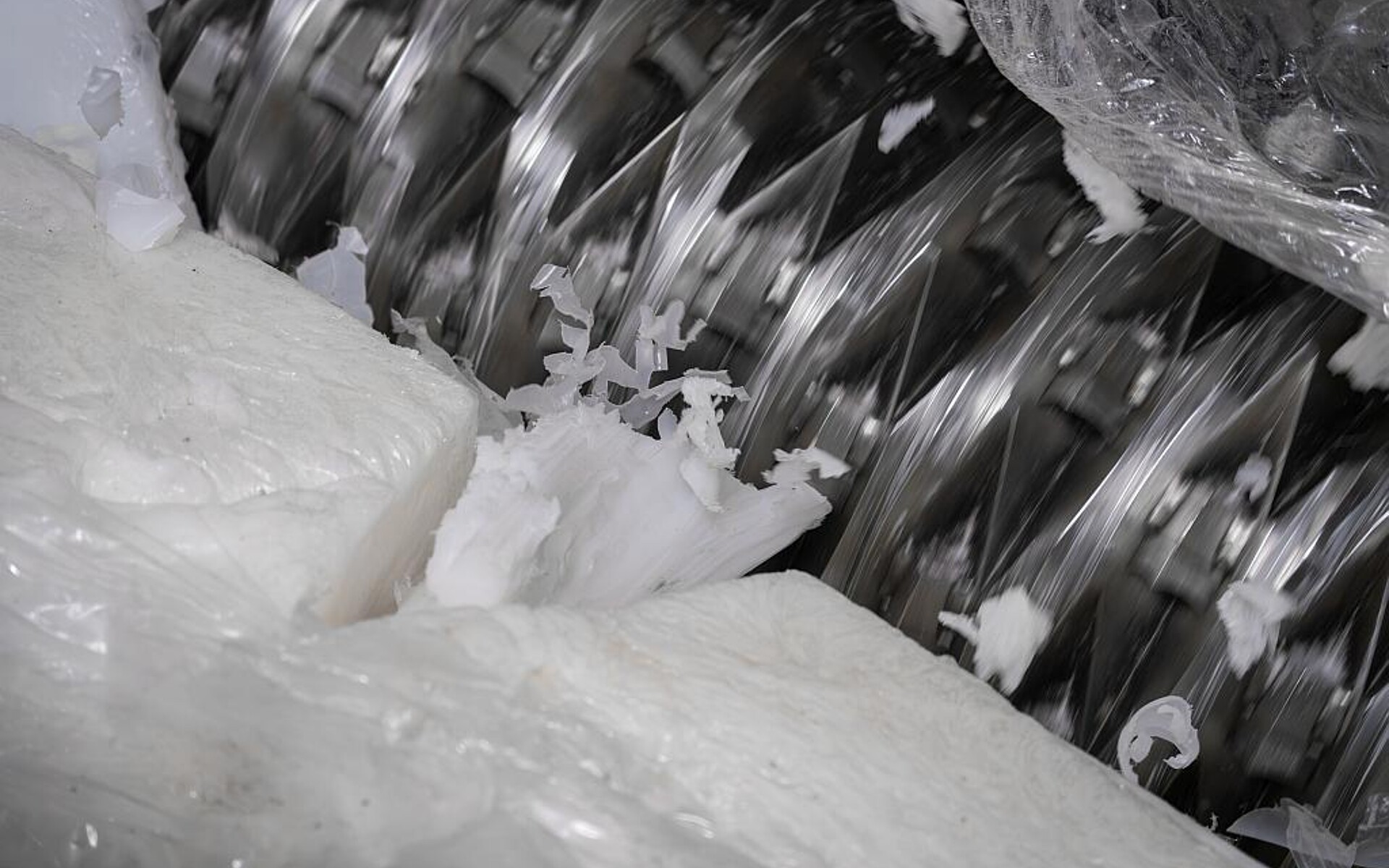 Mit seiner Power verarbeitet der S7.20 die harten Brocken zu 60-mm-Flakes. (Foto: Weima)