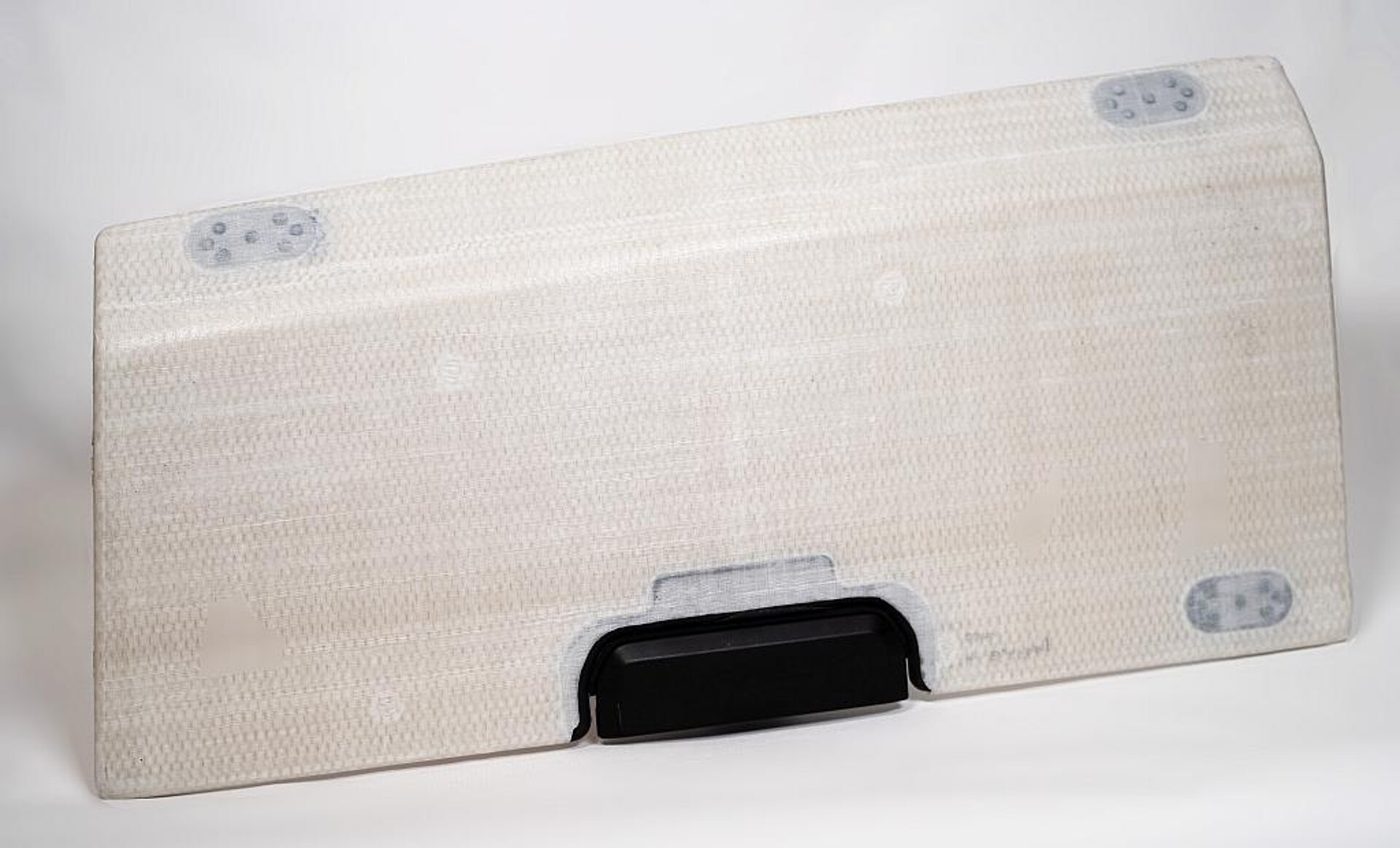 Die Staufachklappe für Daimler Trucks gehört zu den Preisträgern des JEC World Innovation Awards. (Foto: Fraunhofer IMWS)