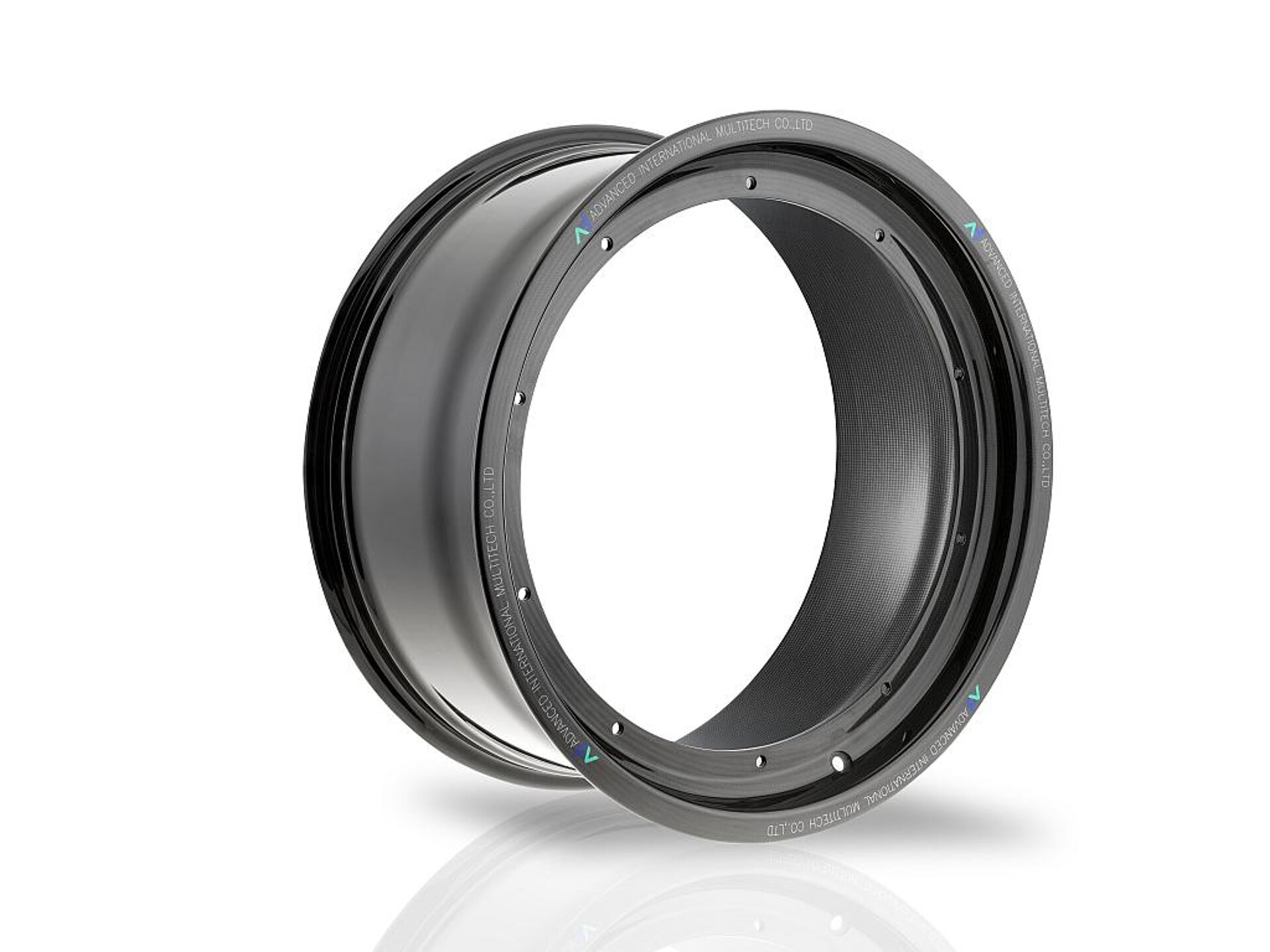 Die Carbon-Felge wird mit Hochdruck-RTM-Technologie gefertigt. (Foto: KraussMaffei)