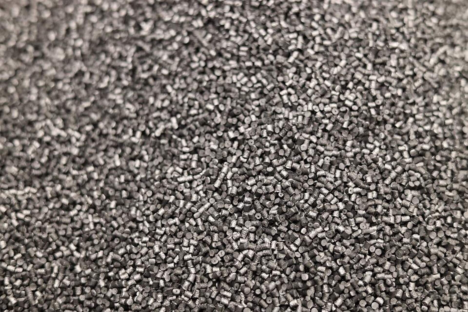 Zur KPA stellt Pal Plast neue PA-66-Typen mit Kohlefaserverstärkung vor. (Foto: Pal Plast)