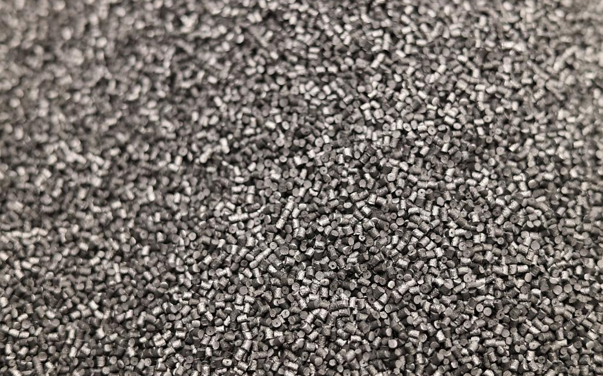 Zur KPA stellt Pal Plast neue PA-66-Typen mit Kohlefaserverstärkung vor. (Foto: Pal Plast)