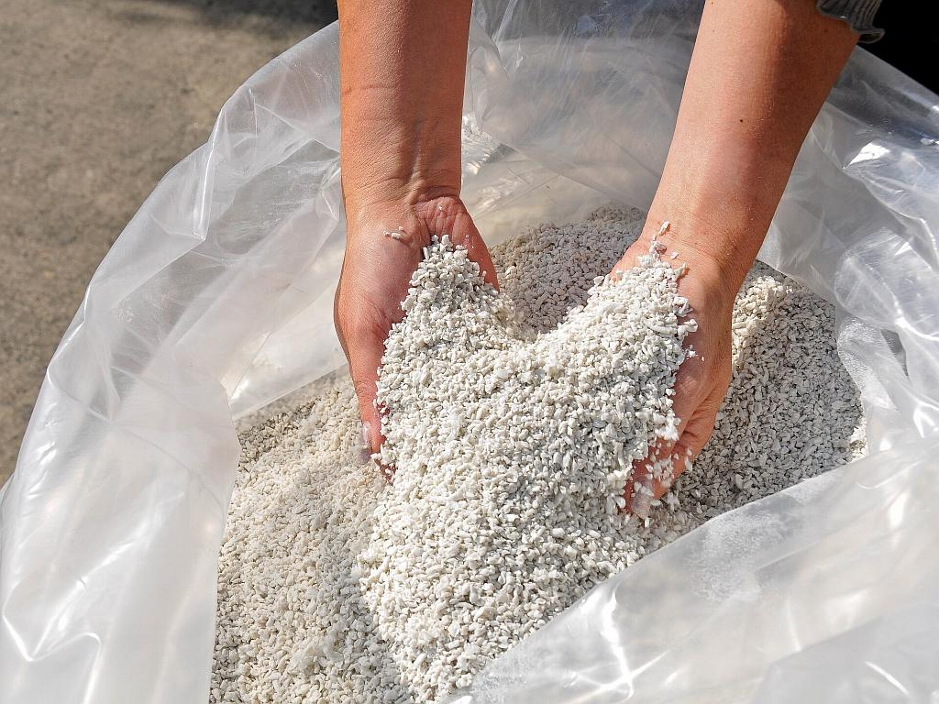 Durch den Agglomerationsprozesses entsteht ein rieselfähiges Mahlgut von hohem Schüttgewicht. (Foto: Herbold Meckesheim)