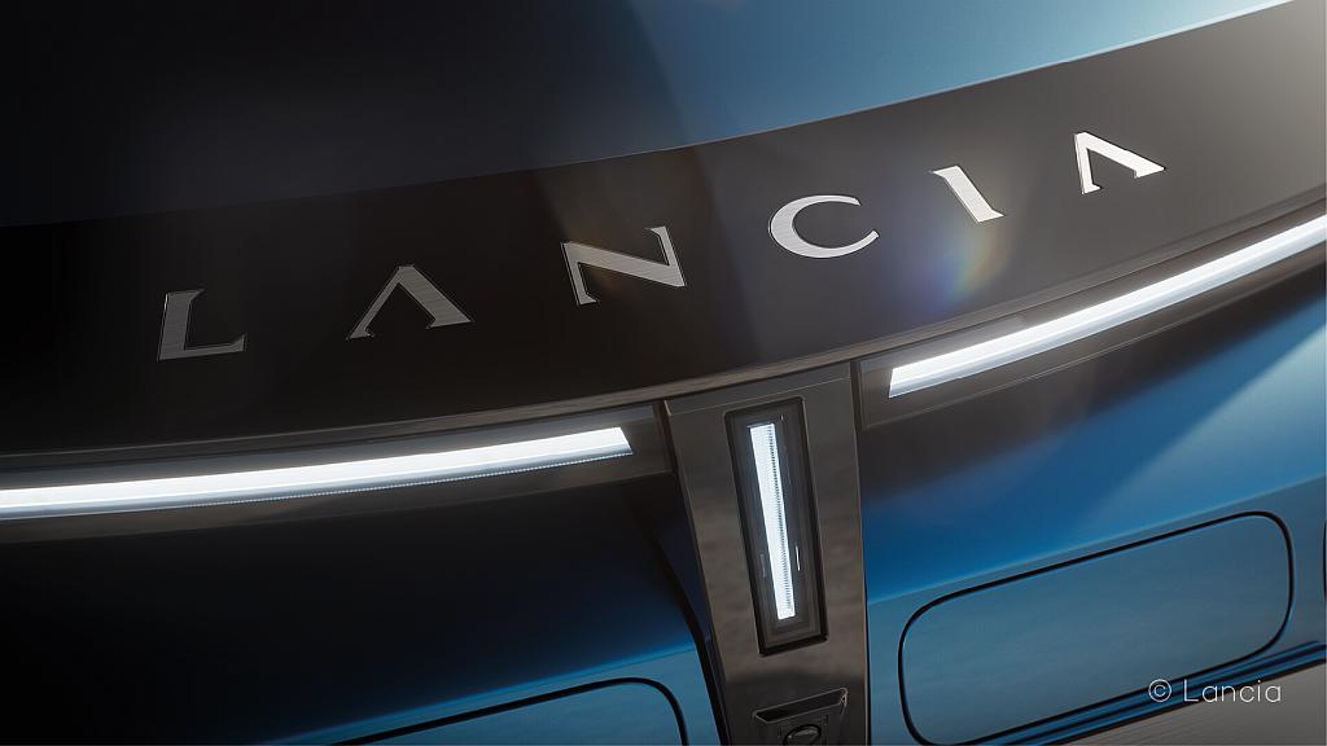 Der klare und farblose Werkstoff behält seine Beständigkeit gegen thermische Alterung und optische Reinheit während der gesamten Lebensdauer des Fahrzeugs. (Foto: Lancia)