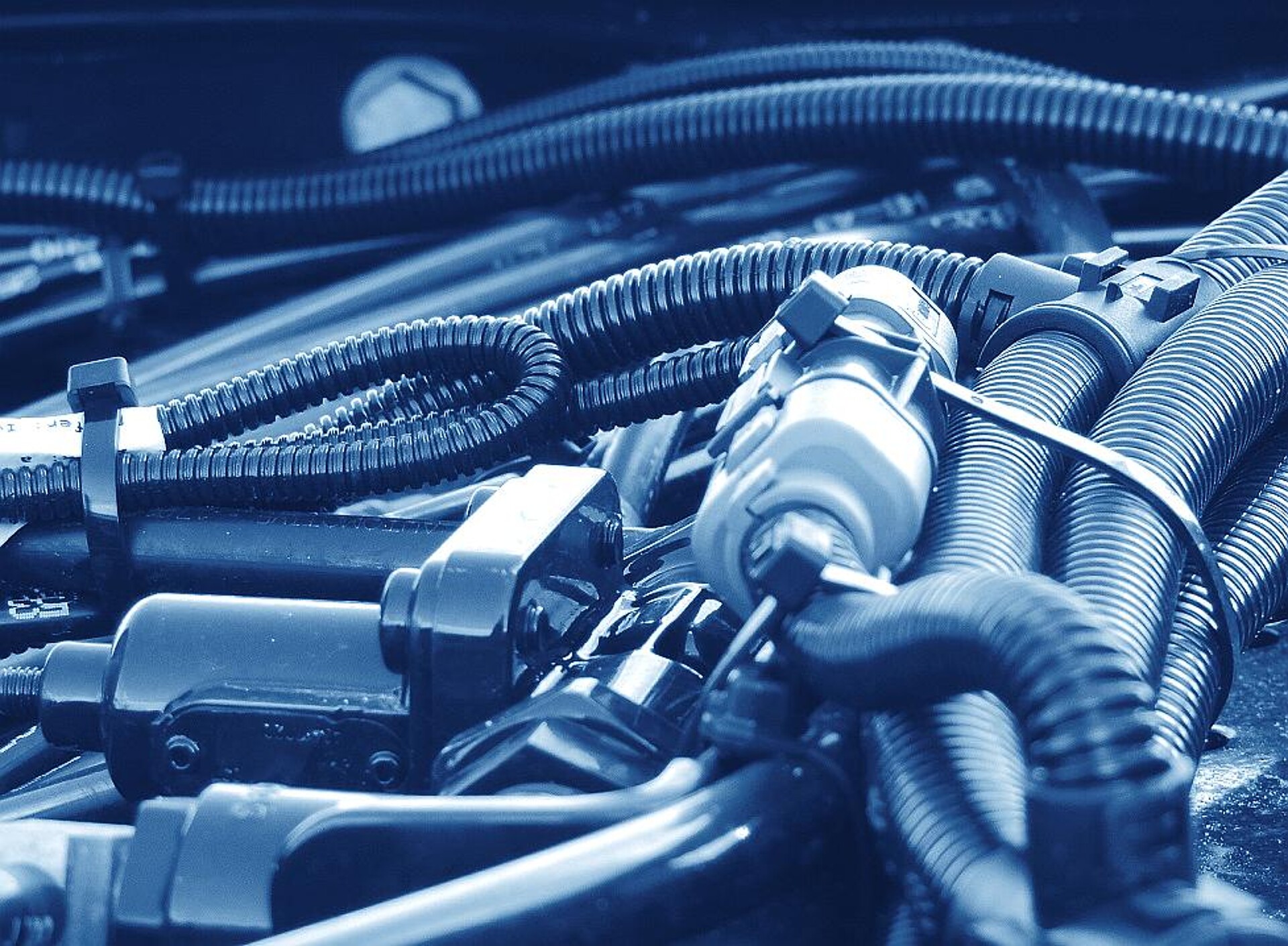 Wellrohre kommen in der Automobilindustrie als Kabelschutz- und Luftführungsrohre sowie als Schläuche für Flüssigkeiten zum Einsatz. (Foto: Unicor)