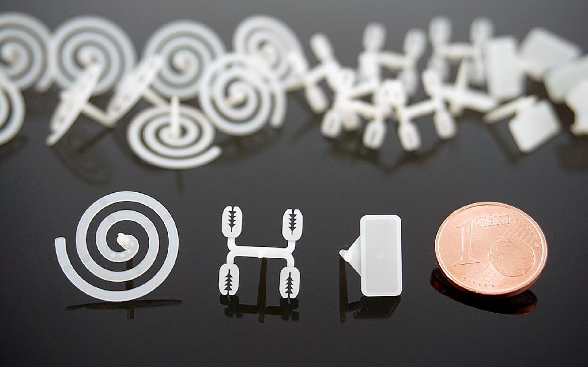 Verschiedene mit dem Scale Microinjector gefertigte Formteildemonstratoren. (Foto: KUZ)