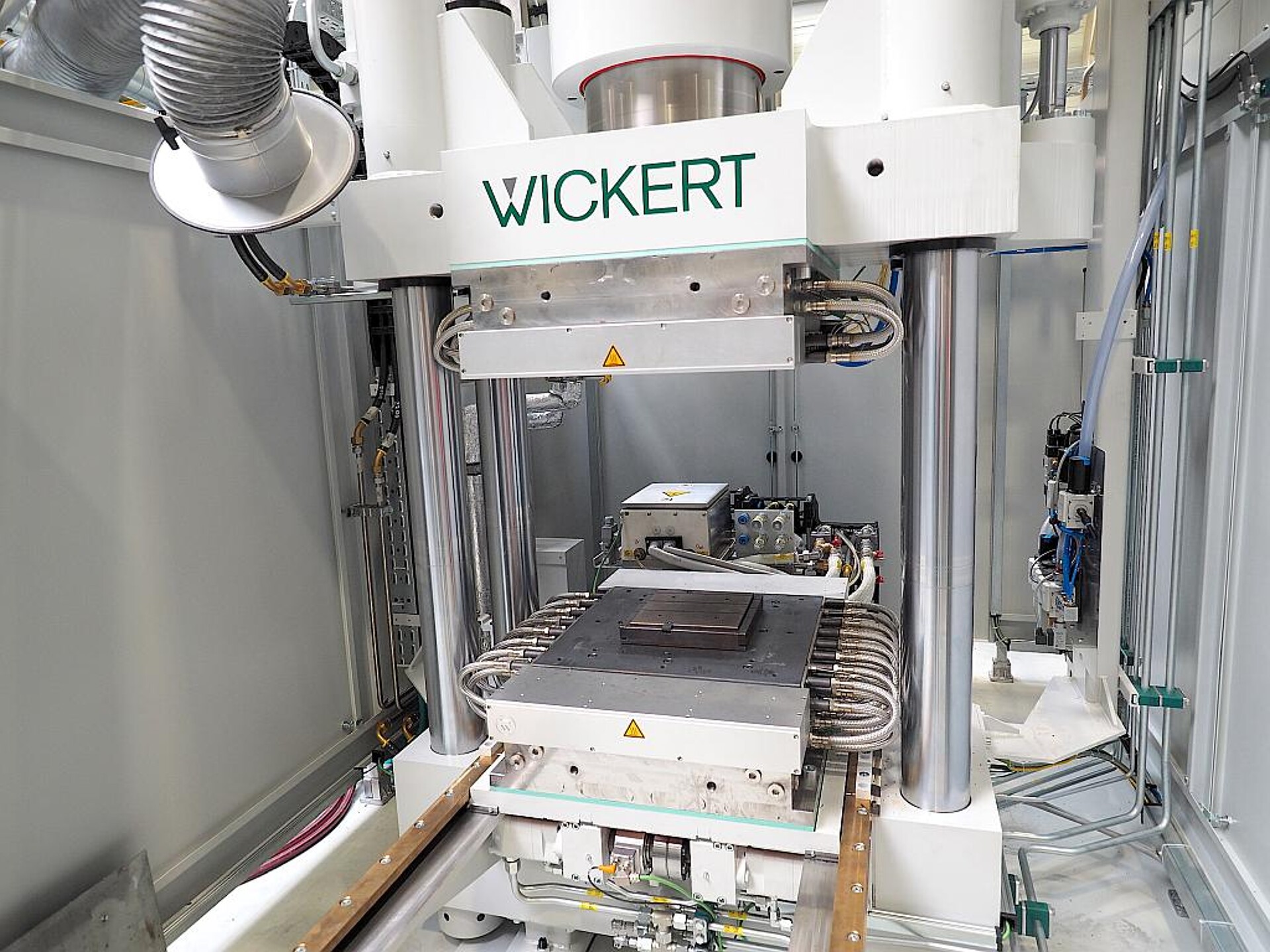 Die WKP 3000 S erreicht eine Spitzentemperatur von bis zu 450 °C mit einer momentan einzigartigen Heizraten von 55 K/min; die Abkühlung ist mit bis zu 100 K/min noch einmal fast doppelt so schnell. (Foto: Wickert)