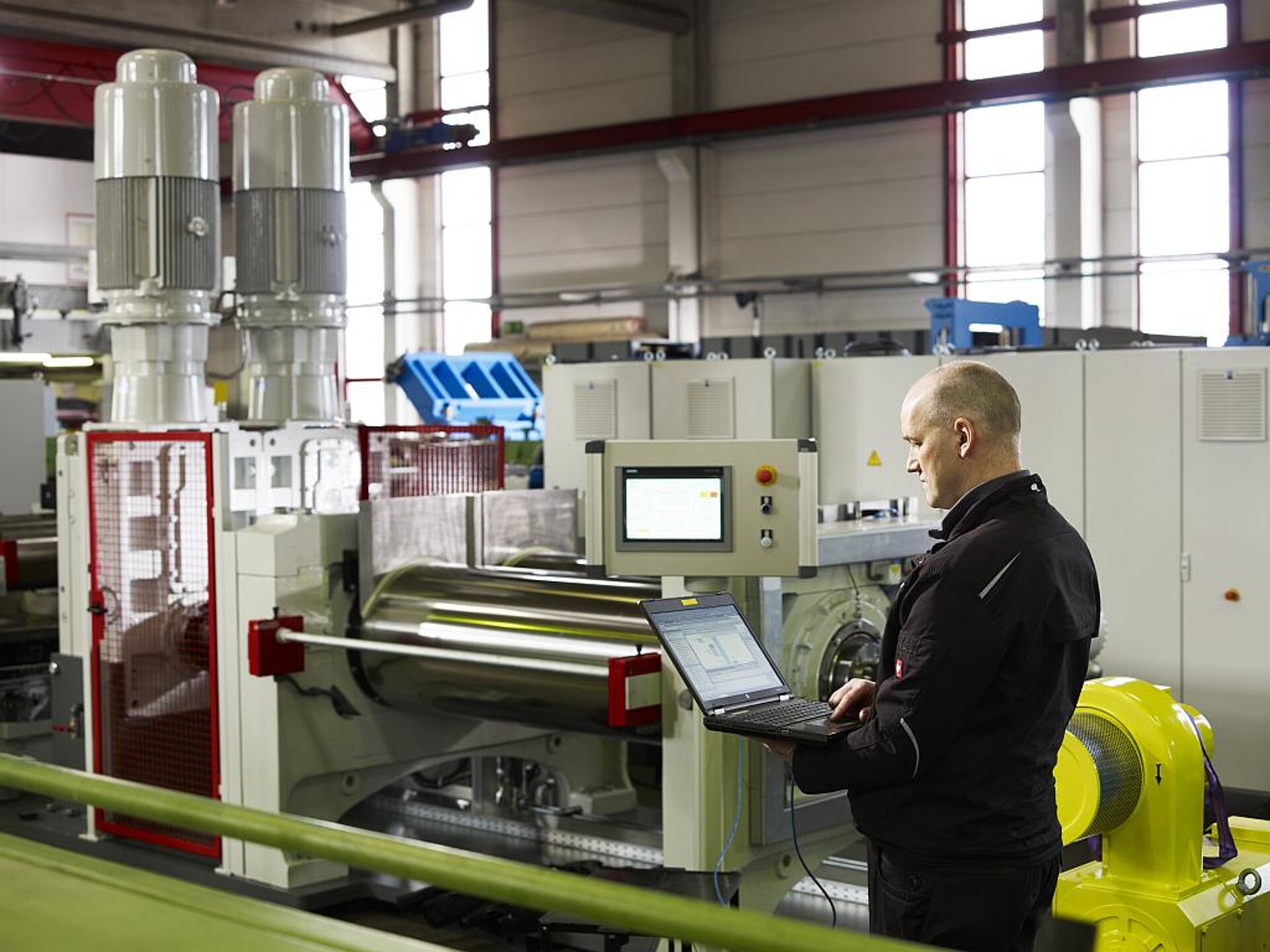 Mit den care-Servicepaketen werden die Maschinen der Kunden regelmäßig überprüft und damit ihre Lebensdauer verlängert. (Foto: Deguma)