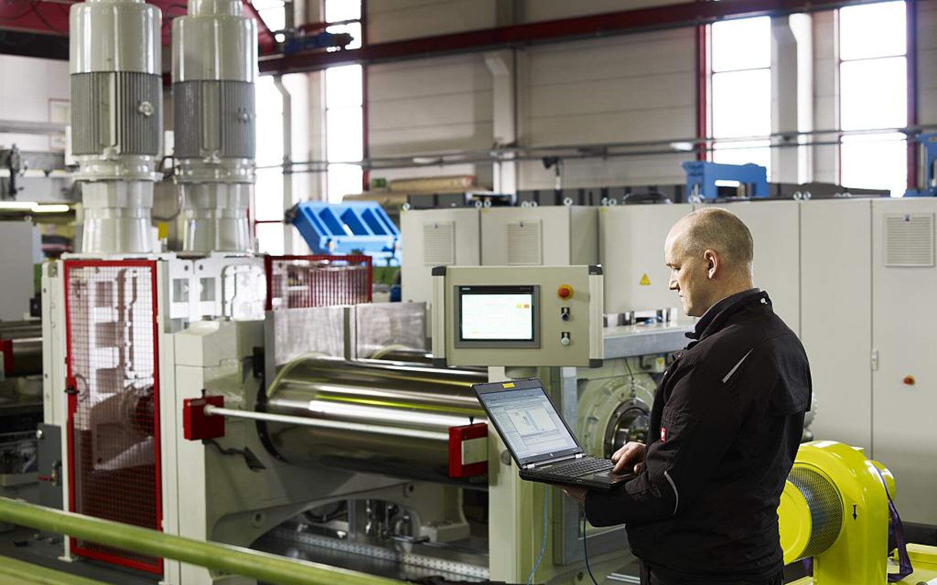 Mit den care-Servicepaketen werden die Maschinen der Kunden regelmäßig überprüft und damit ihre Lebensdauer verlängert. (Foto: Deguma)